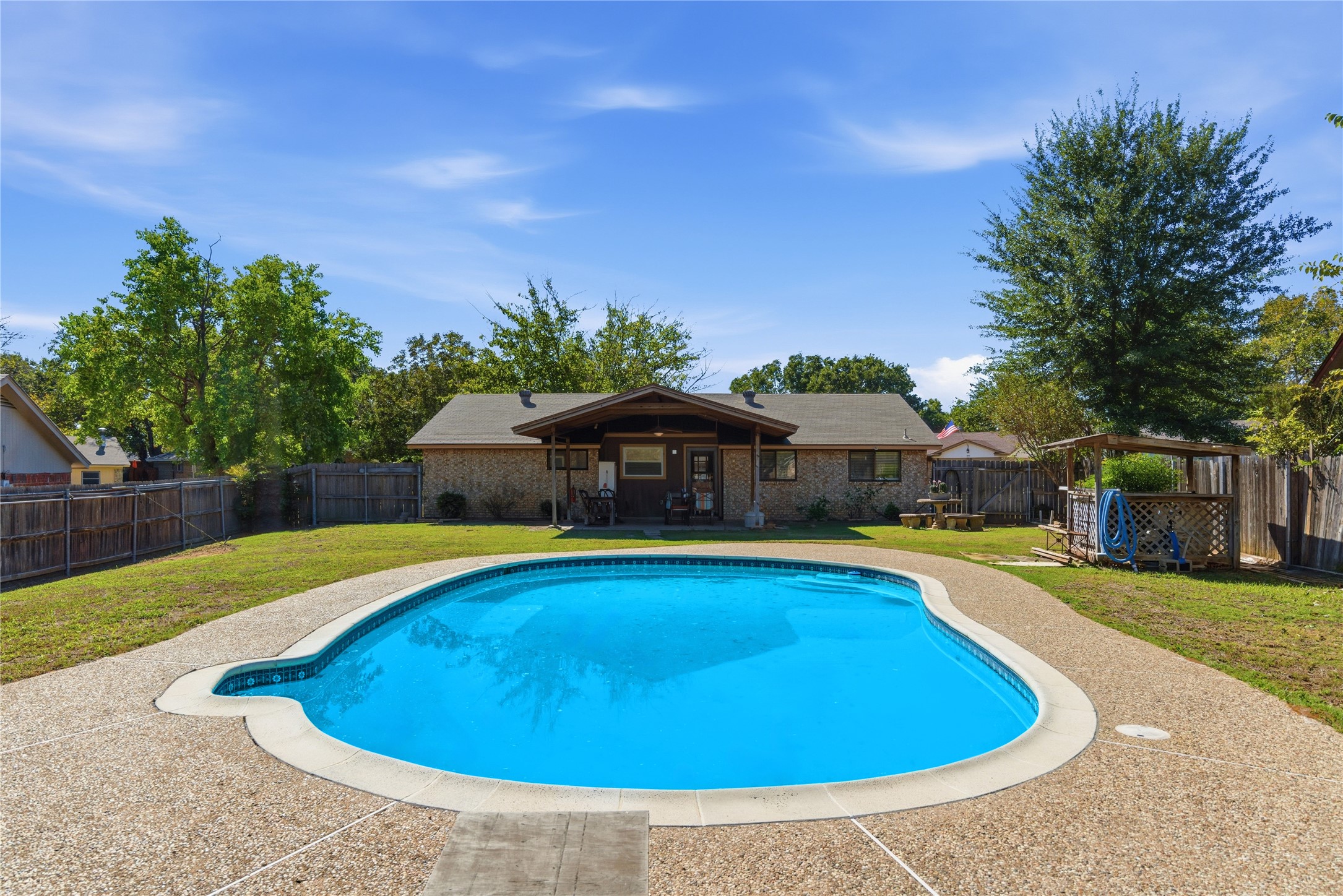 900 Meadowlark Drive