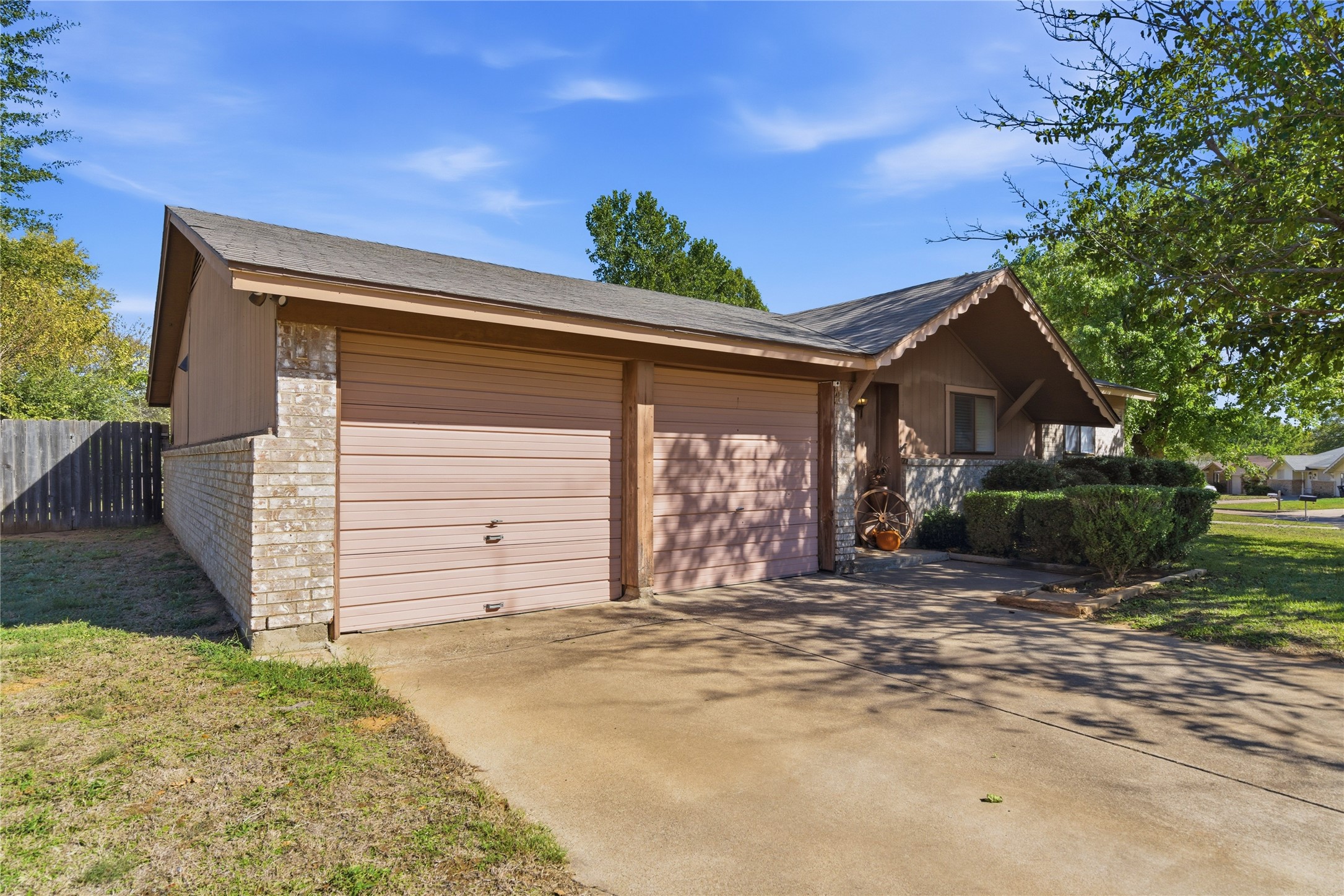 900 Meadowlark Drive