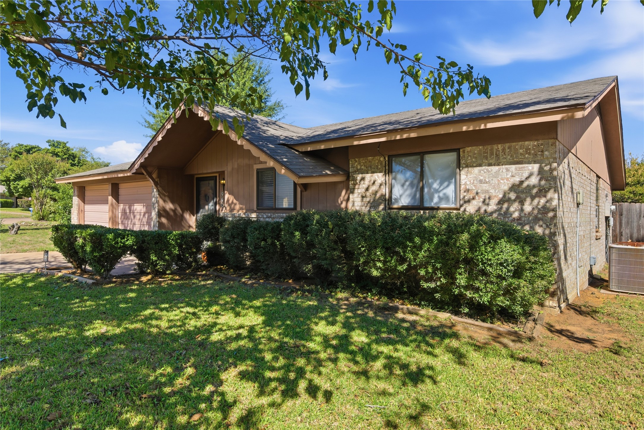 900 Meadowlark Drive