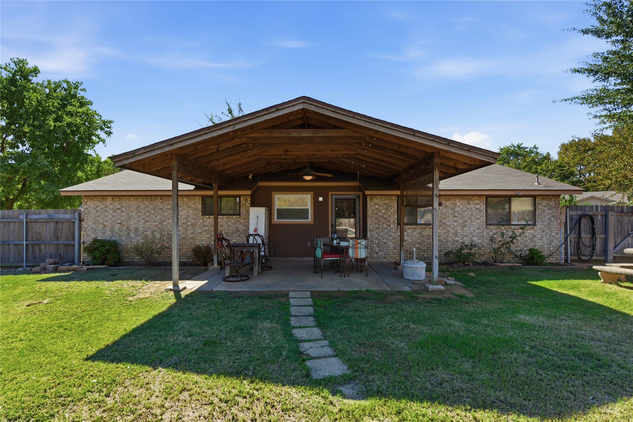 900 Meadowlark Drive