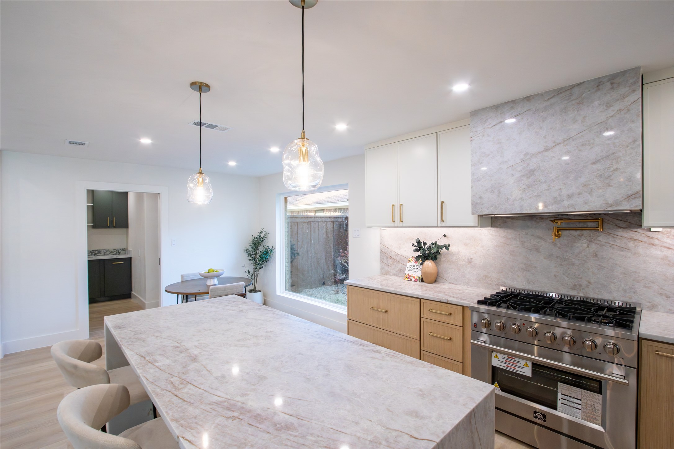 10009 Apple Creek Drive