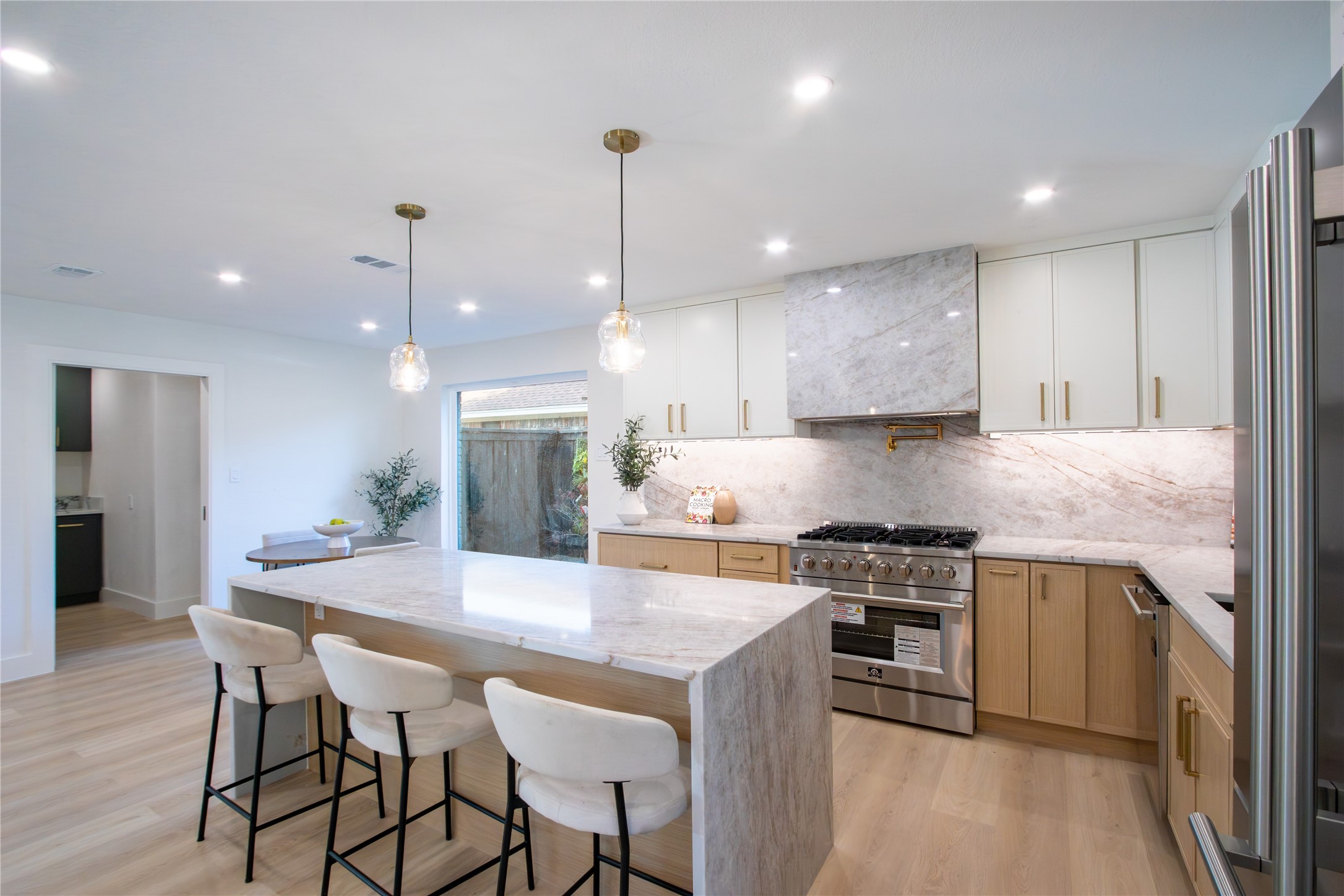 10009 Apple Creek Drive