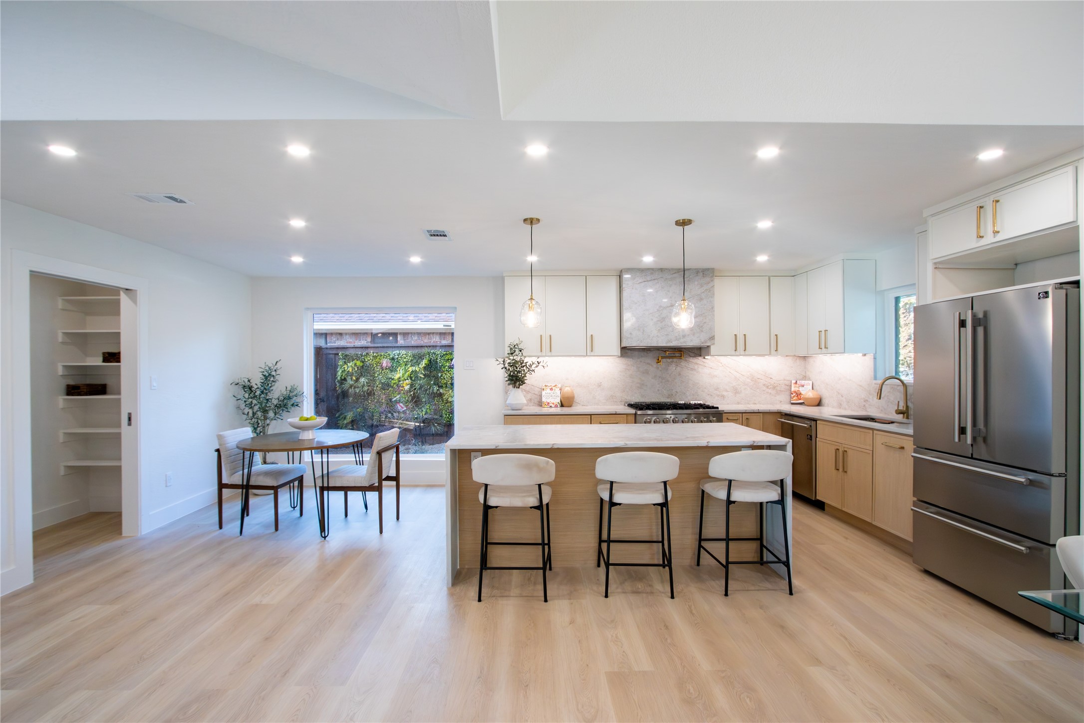 10009 Apple Creek Drive