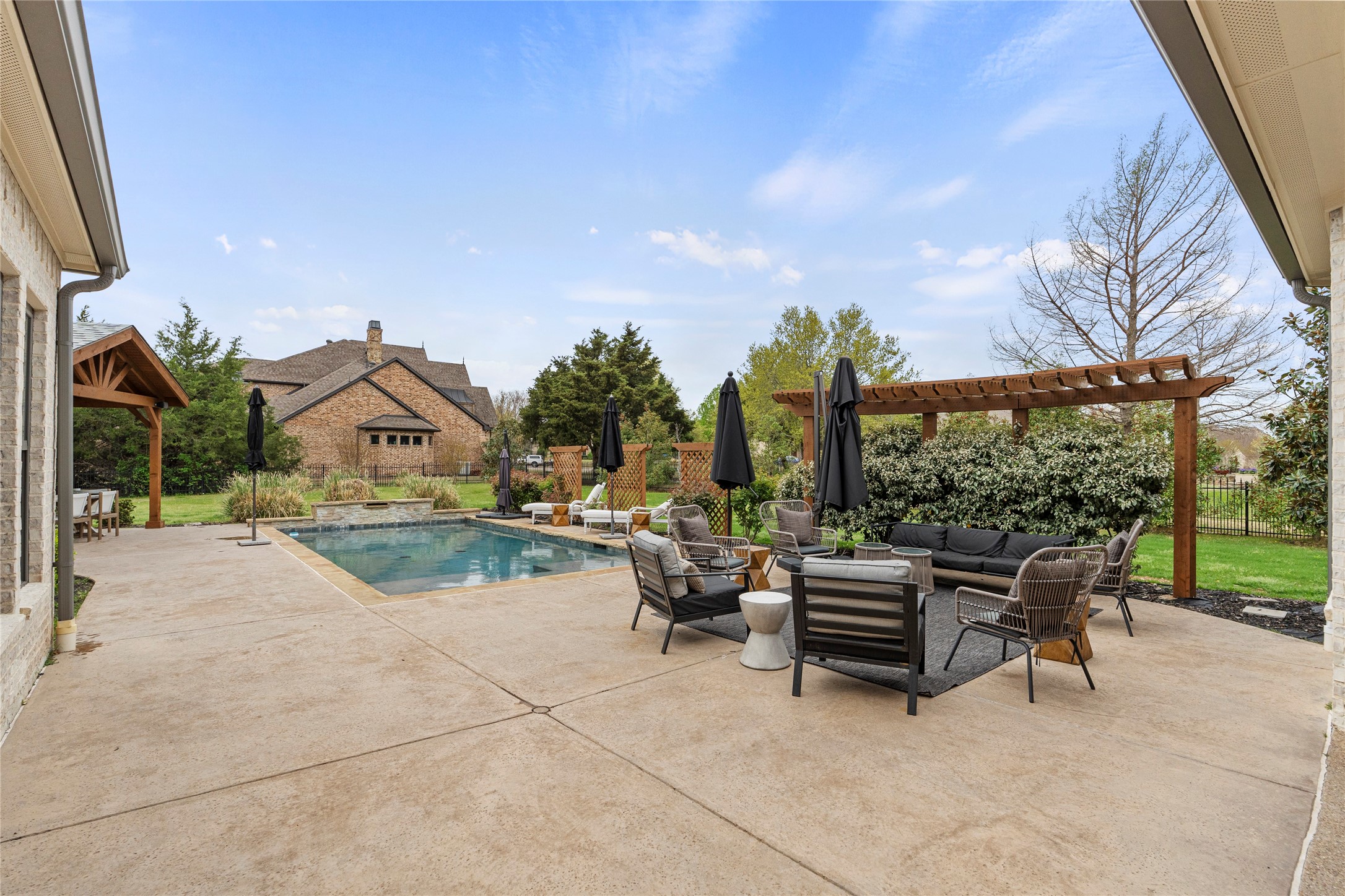 399 Wyndemere Boulevard