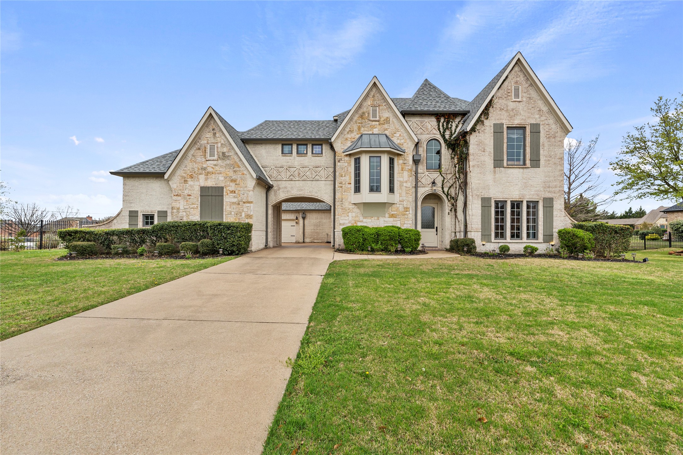 399 Wyndemere Boulevard