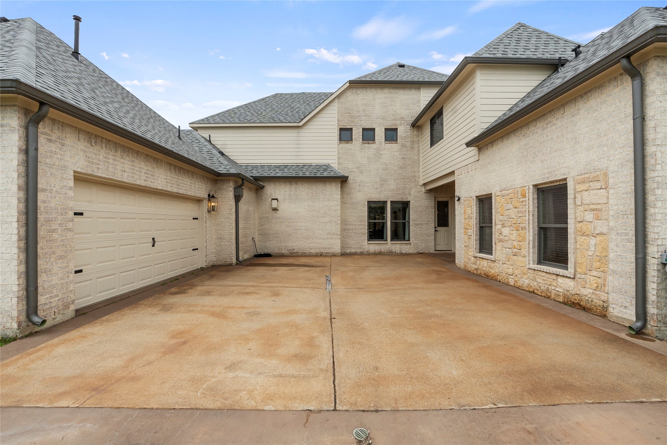 399 Wyndemere Boulevard