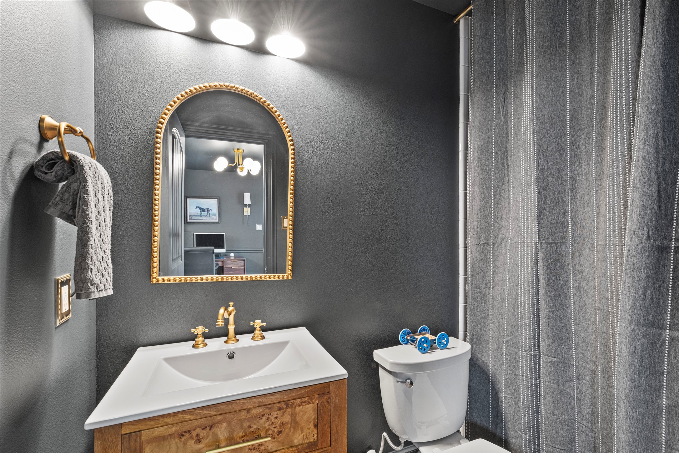 399 Wyndemere Boulevard