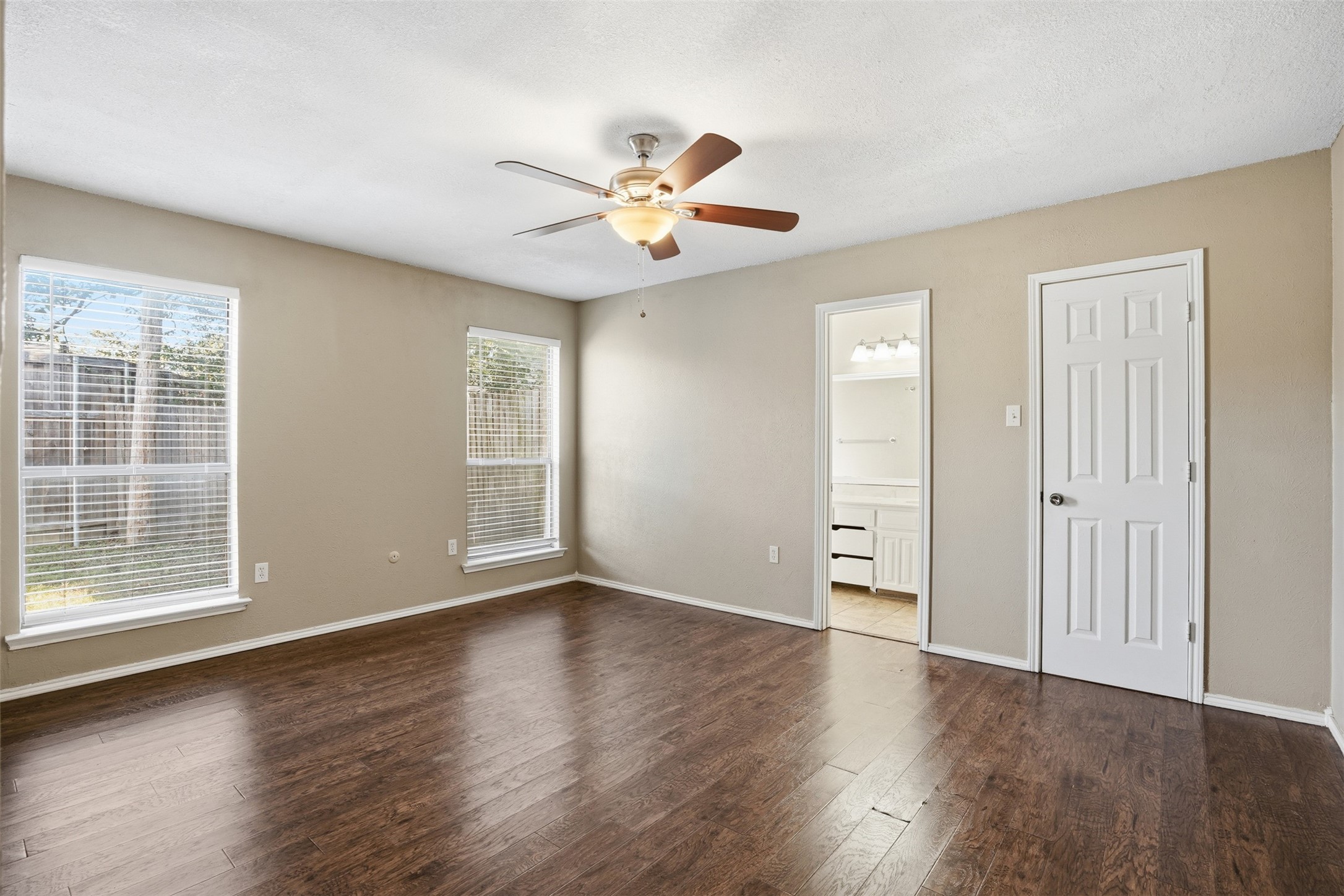 3906 Cedarwood Court