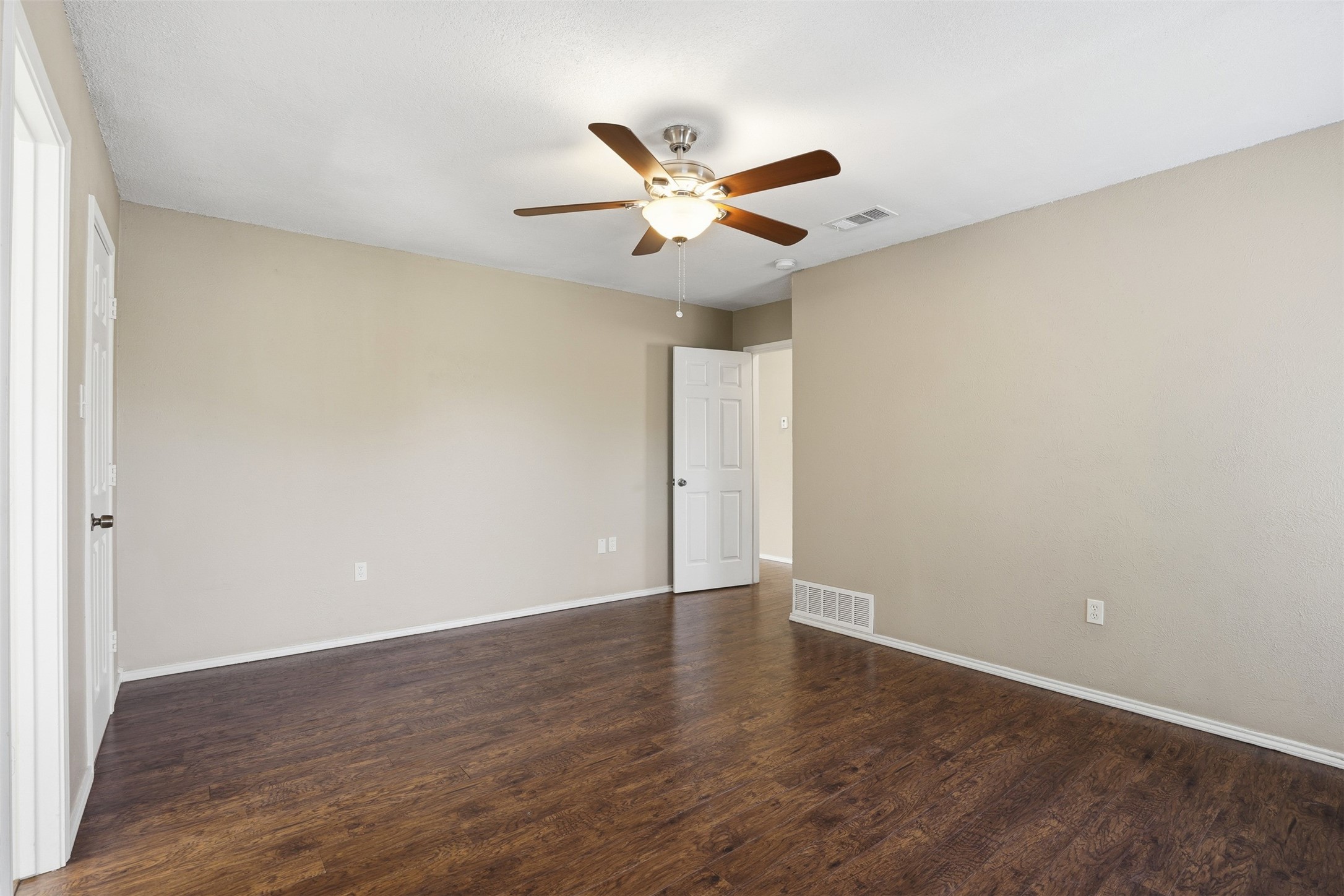 3906 Cedarwood Court