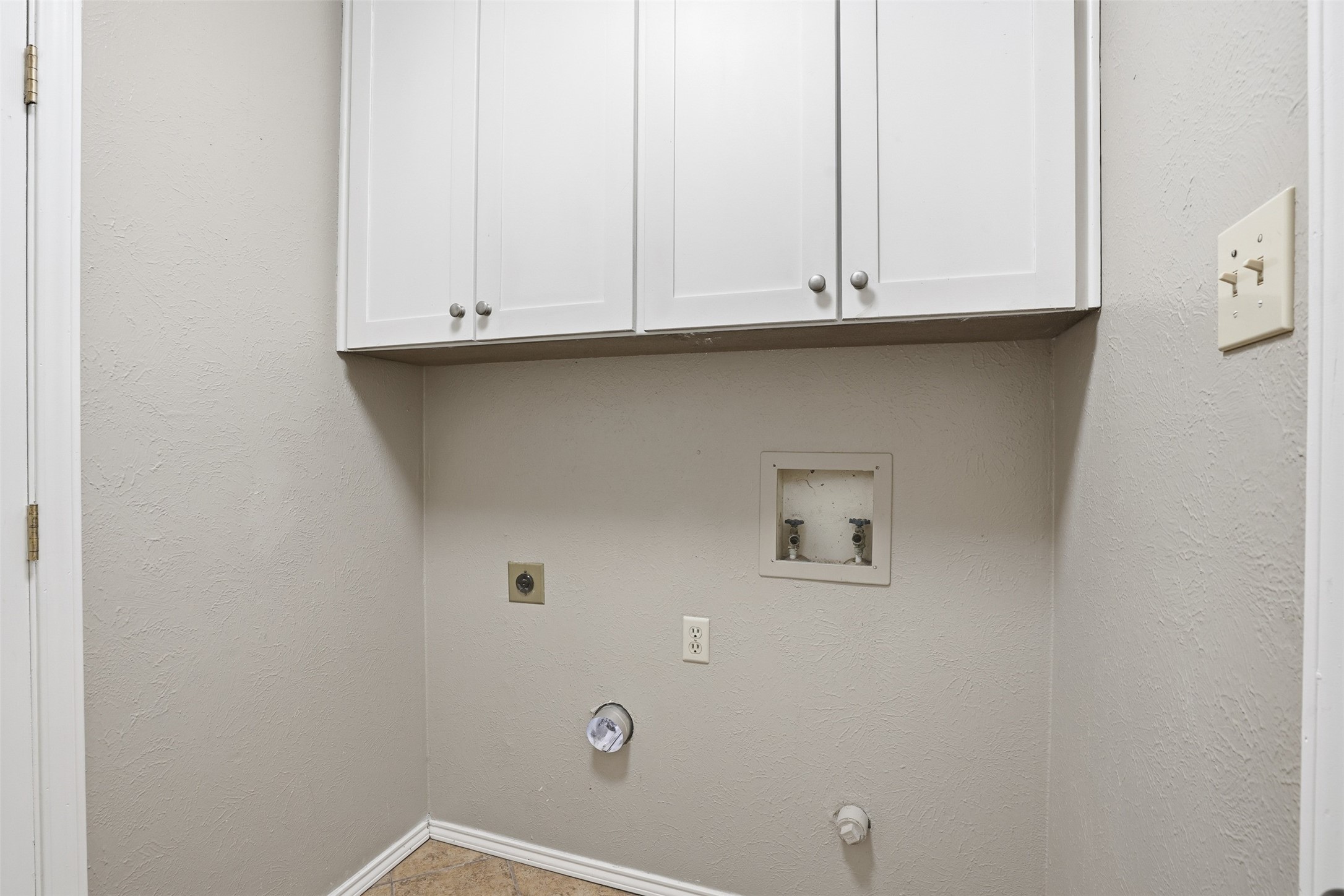 3906 Cedarwood Court