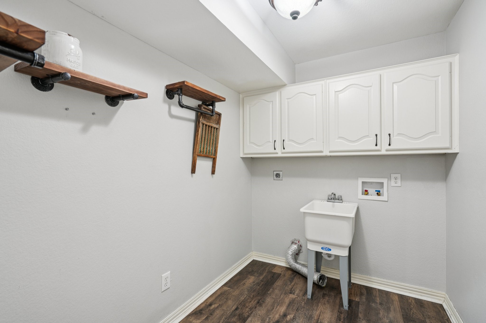 10072 Manor Way