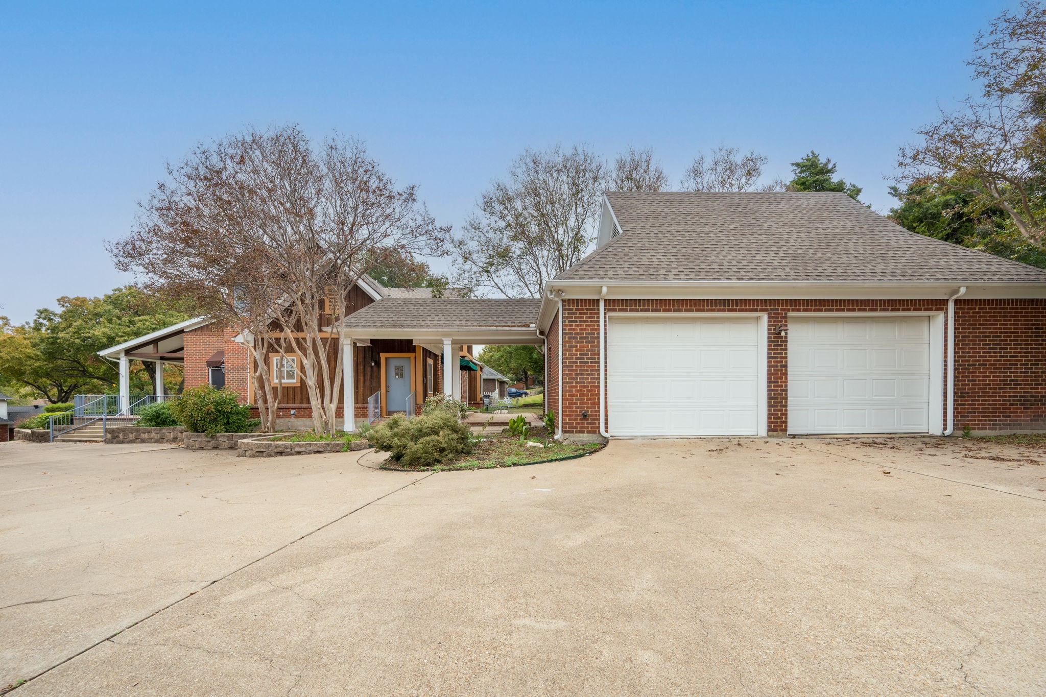 23 Lakeway Drive