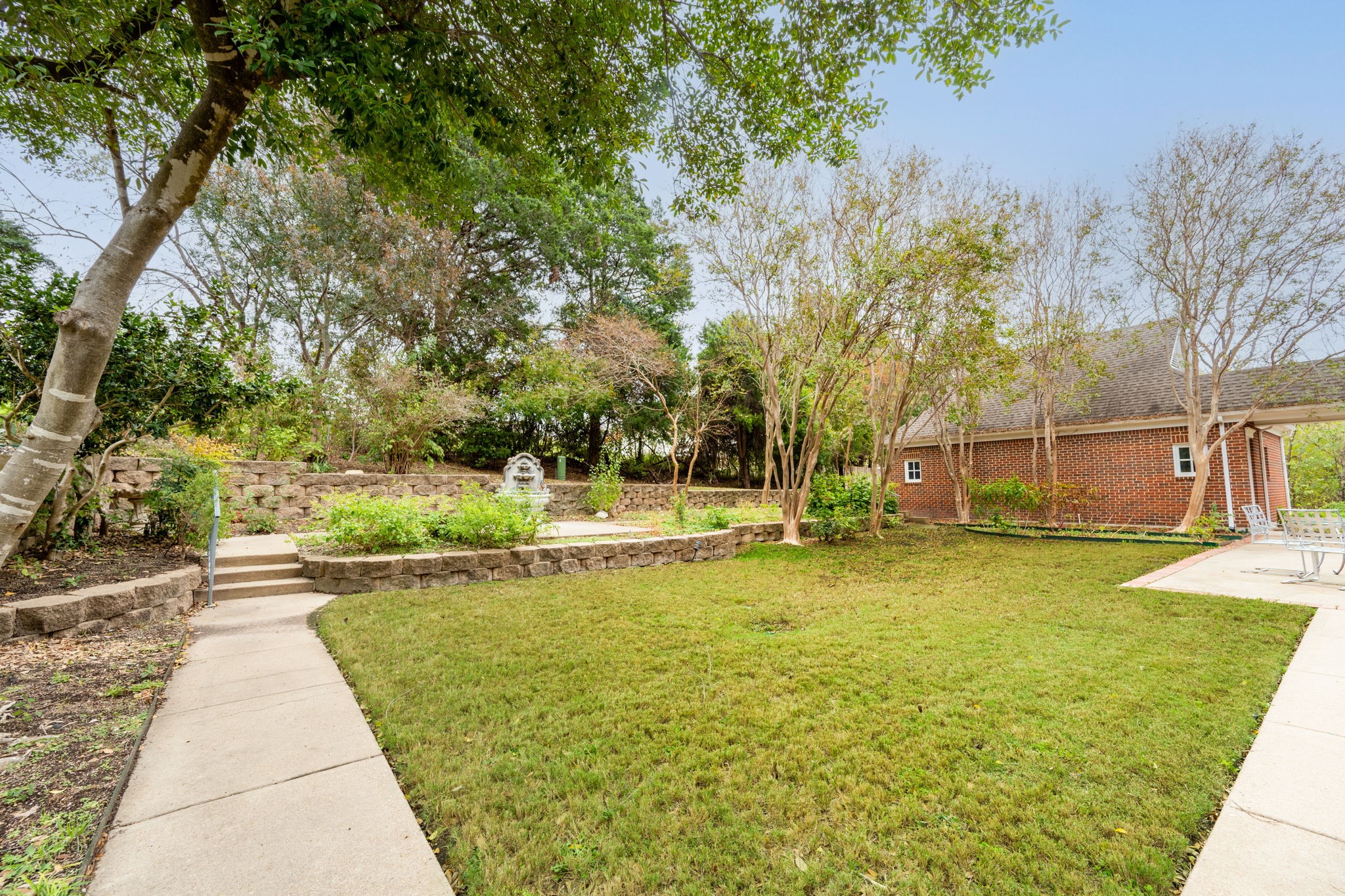 23 Lakeway Drive