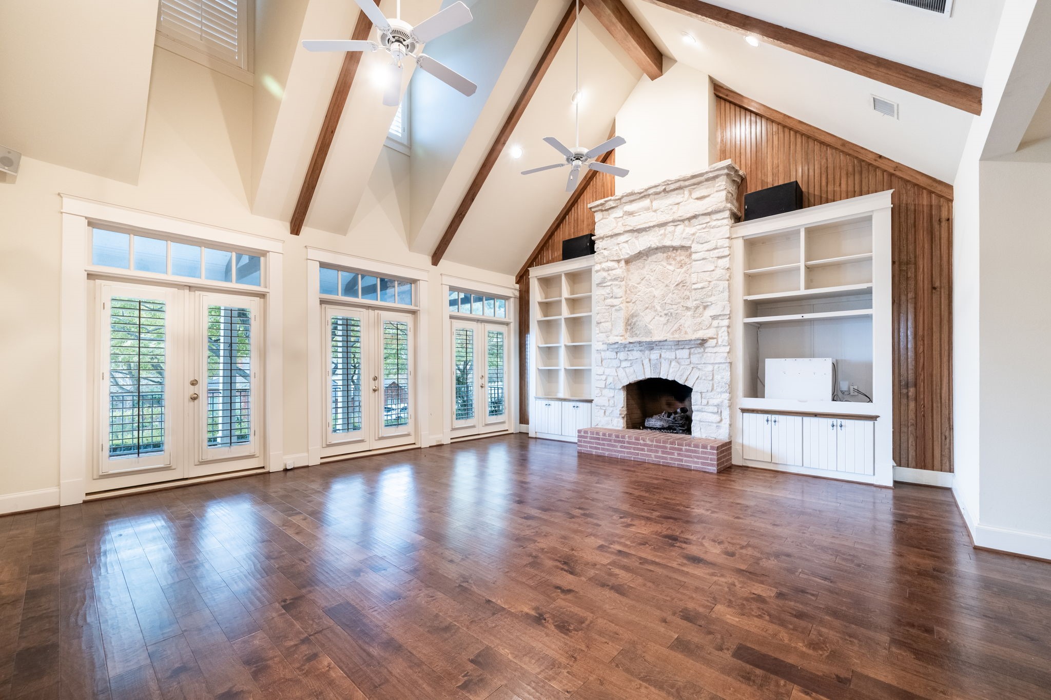 23 Lakeway Drive