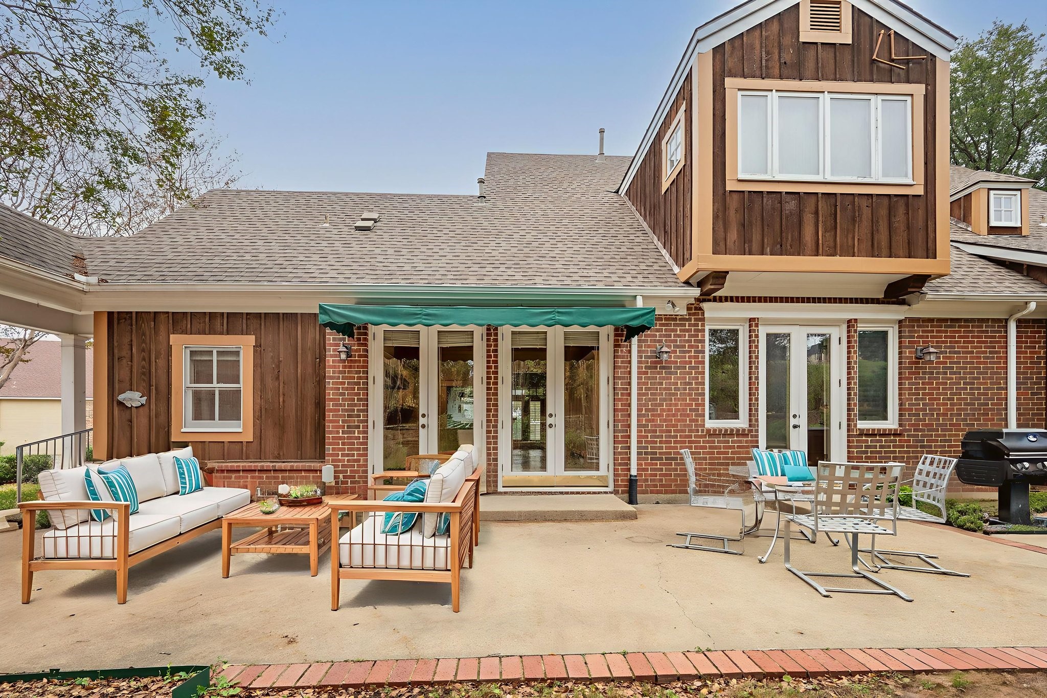 23 Lakeway Drive