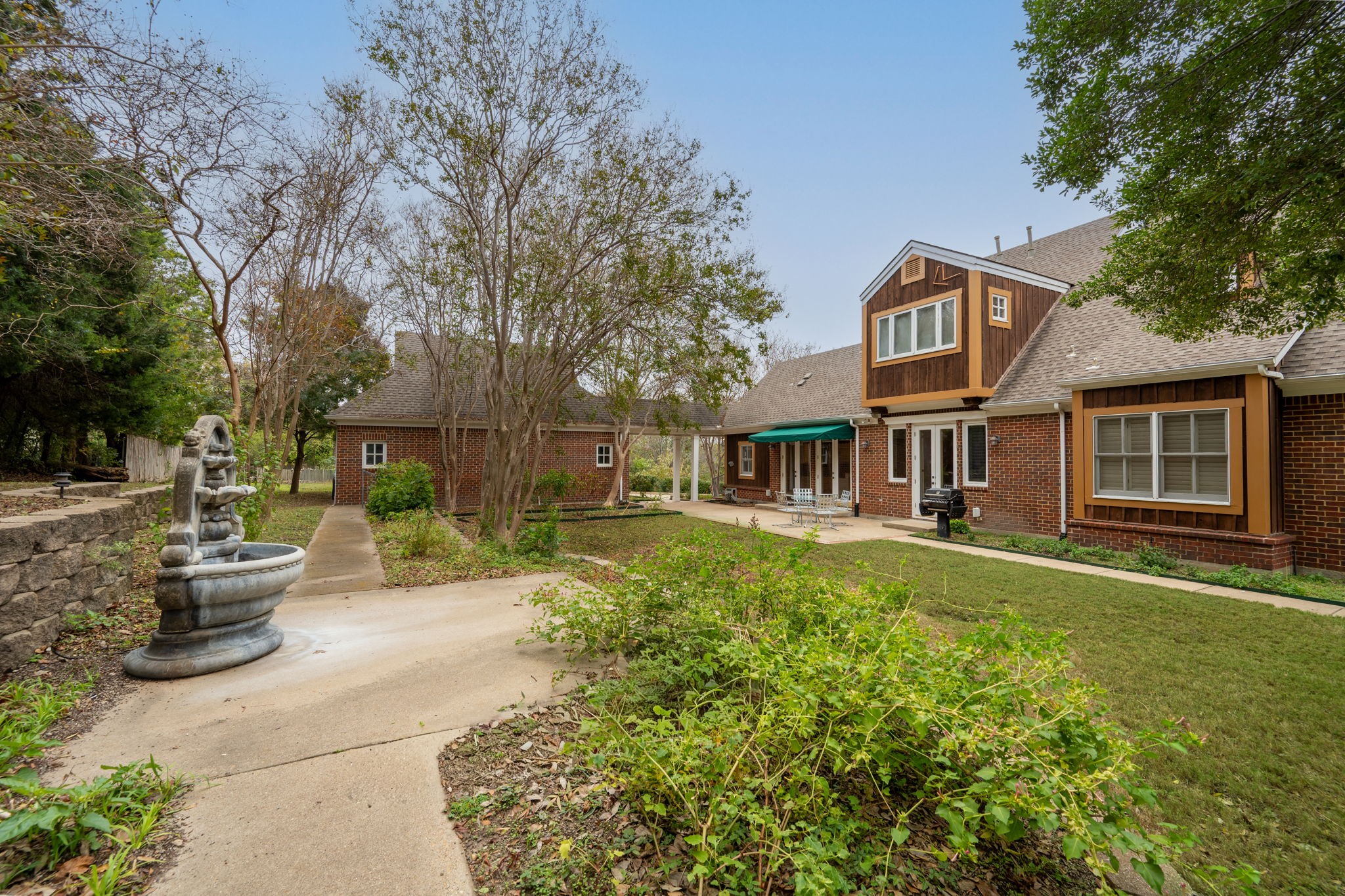 23 Lakeway Drive
