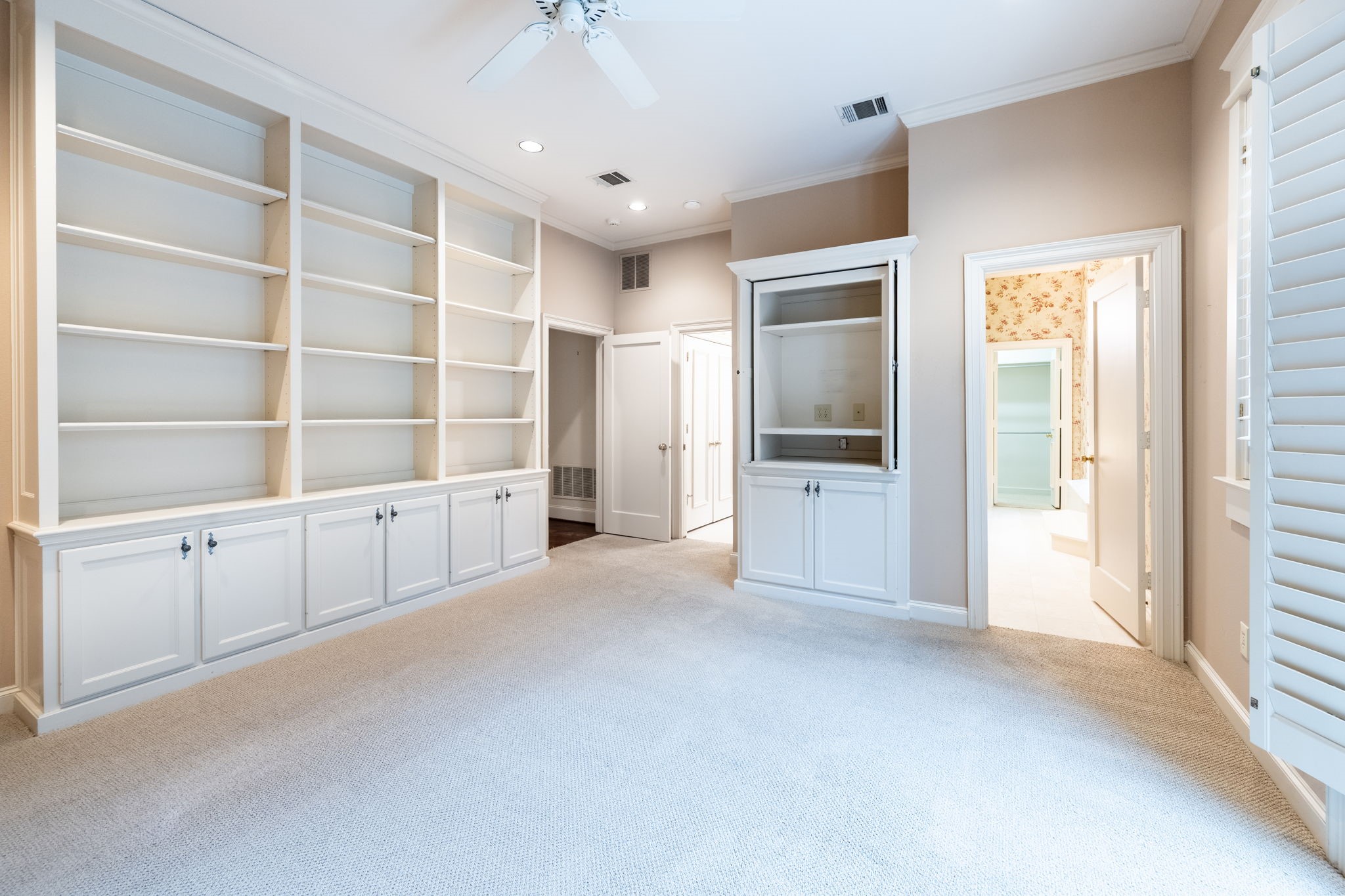 23 Lakeway Drive
