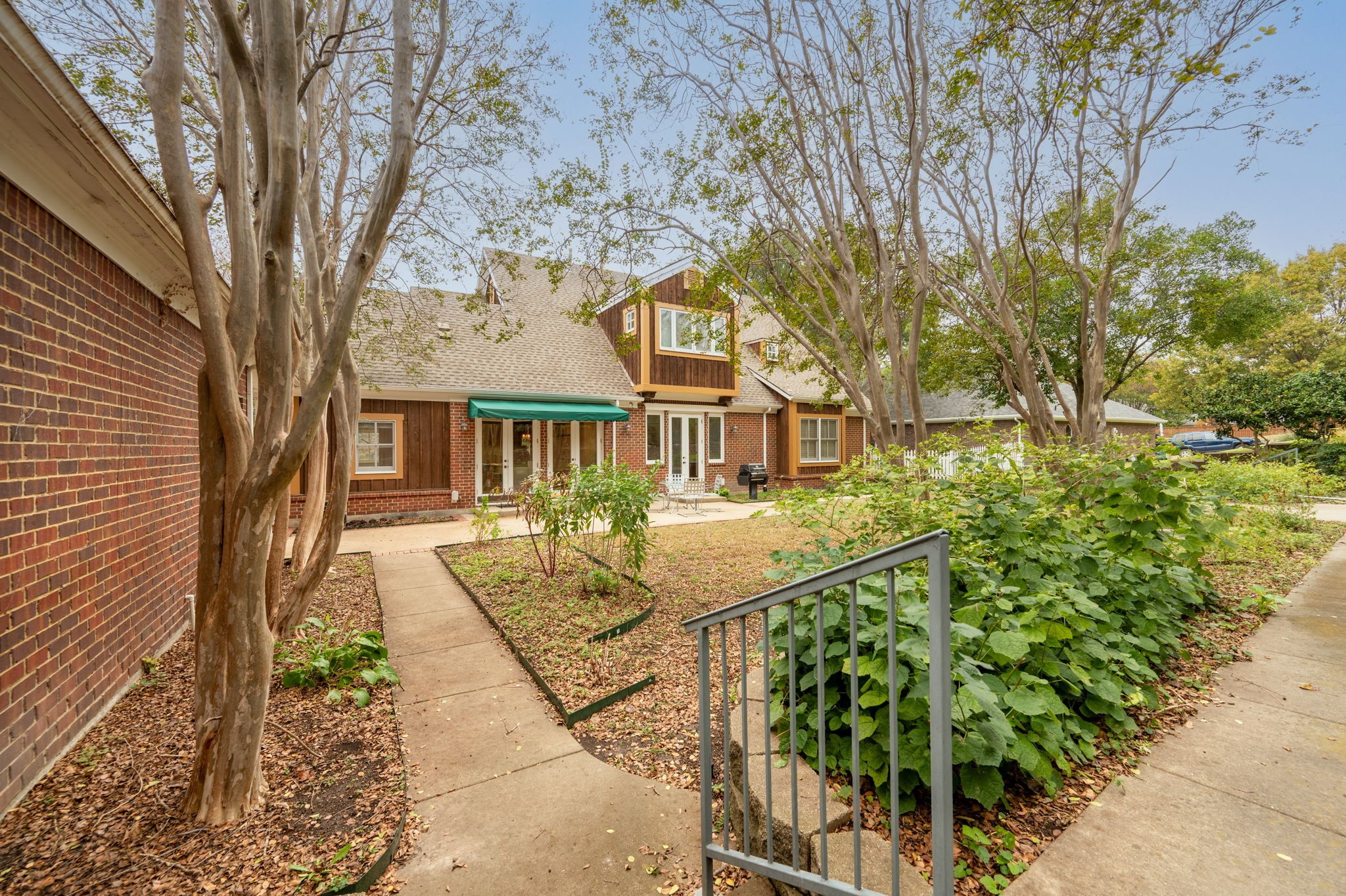 23 Lakeway Drive