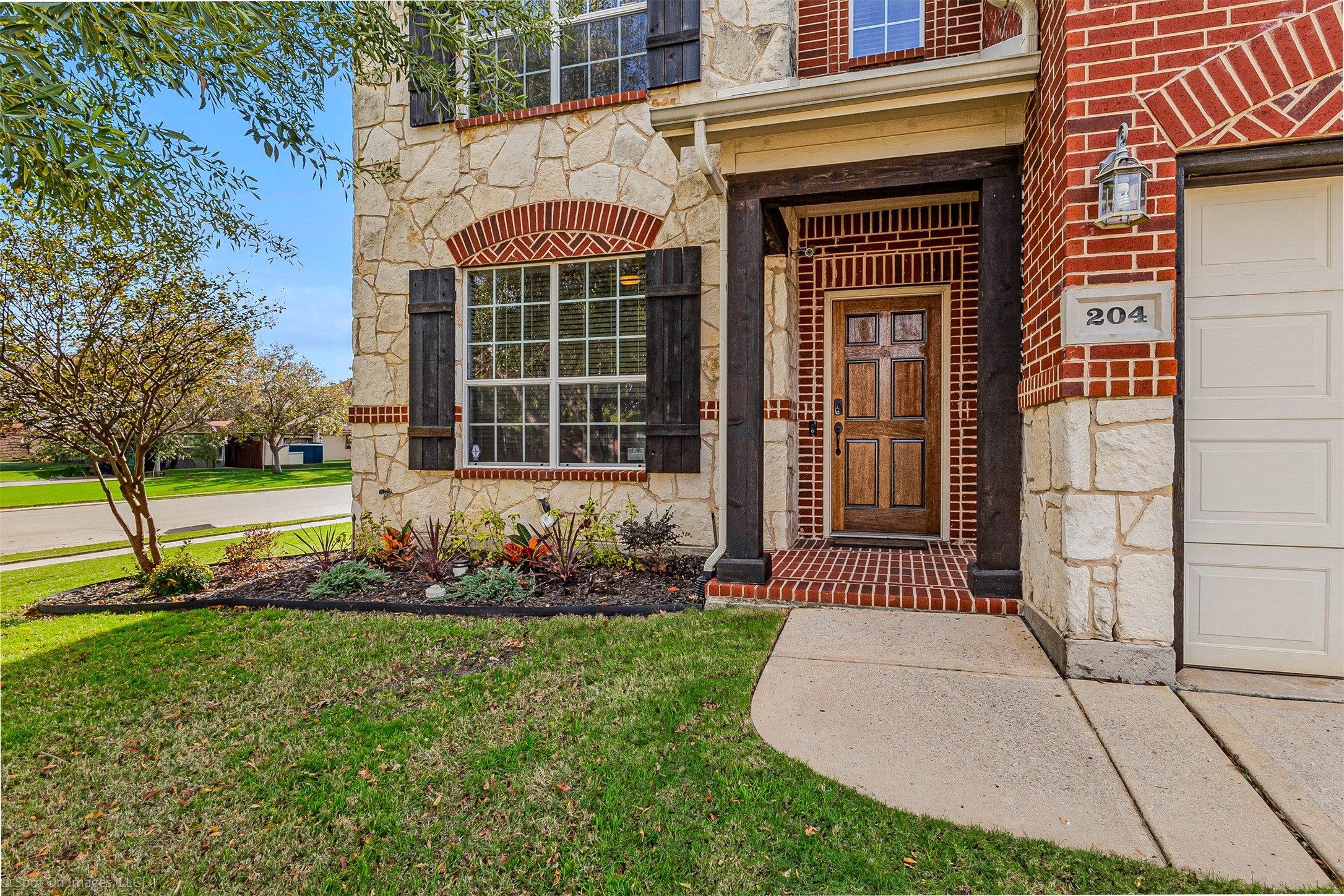 204 Leonard Way