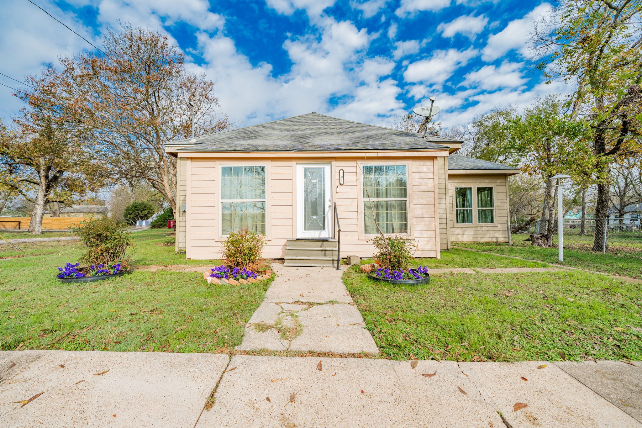 301 E 2nd North Street