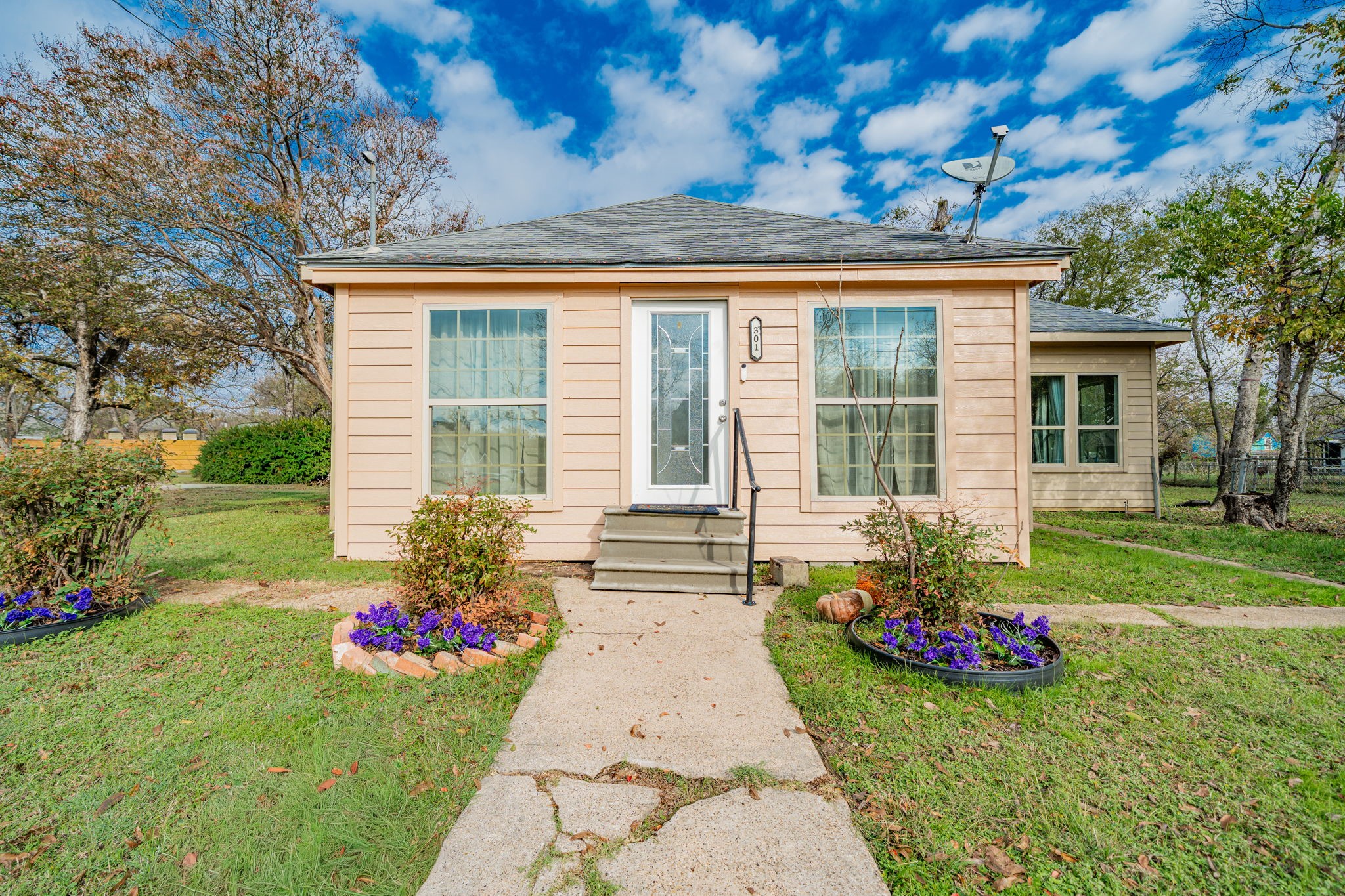 301 E 2nd North Street