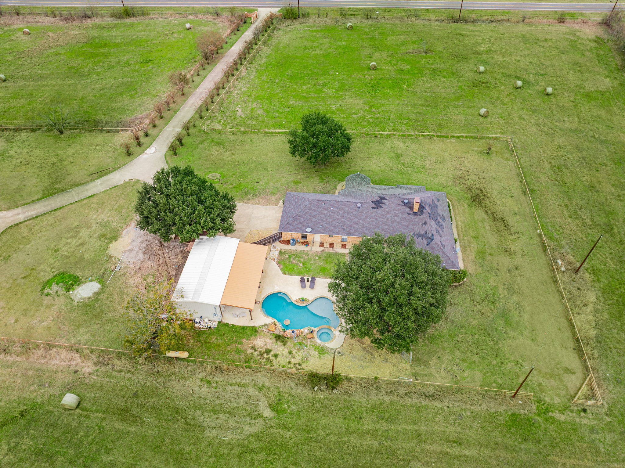 5612 E State Highway 243