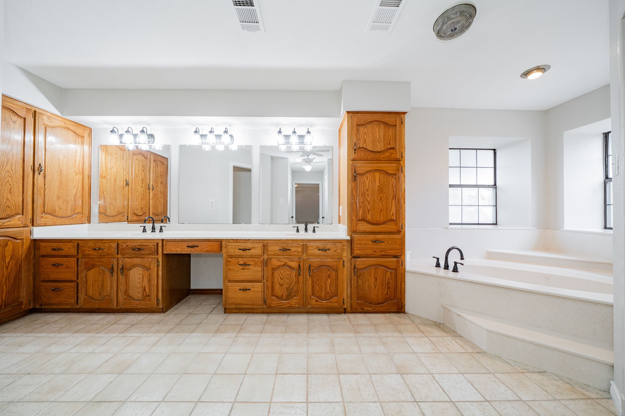 5612 E State Highway 243