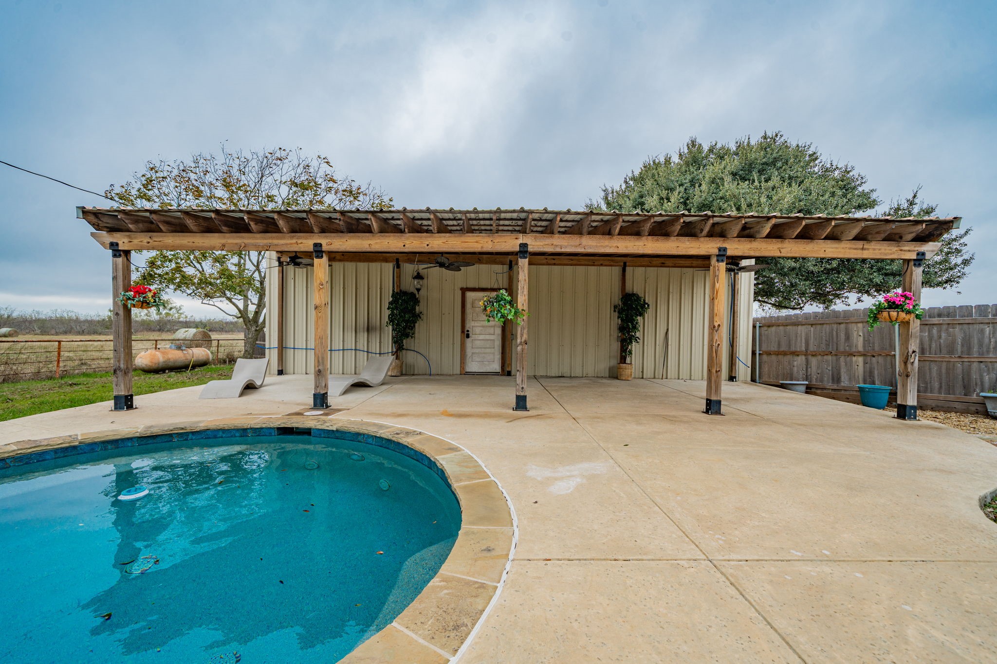 5612 E State Highway 243