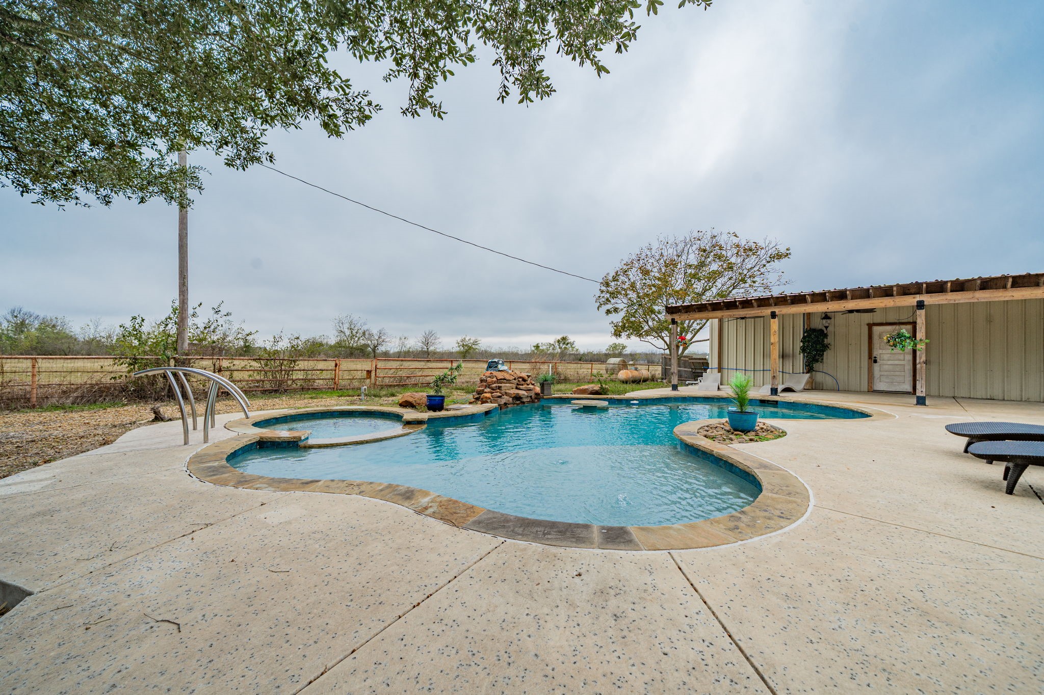 5612 E State Highway 243