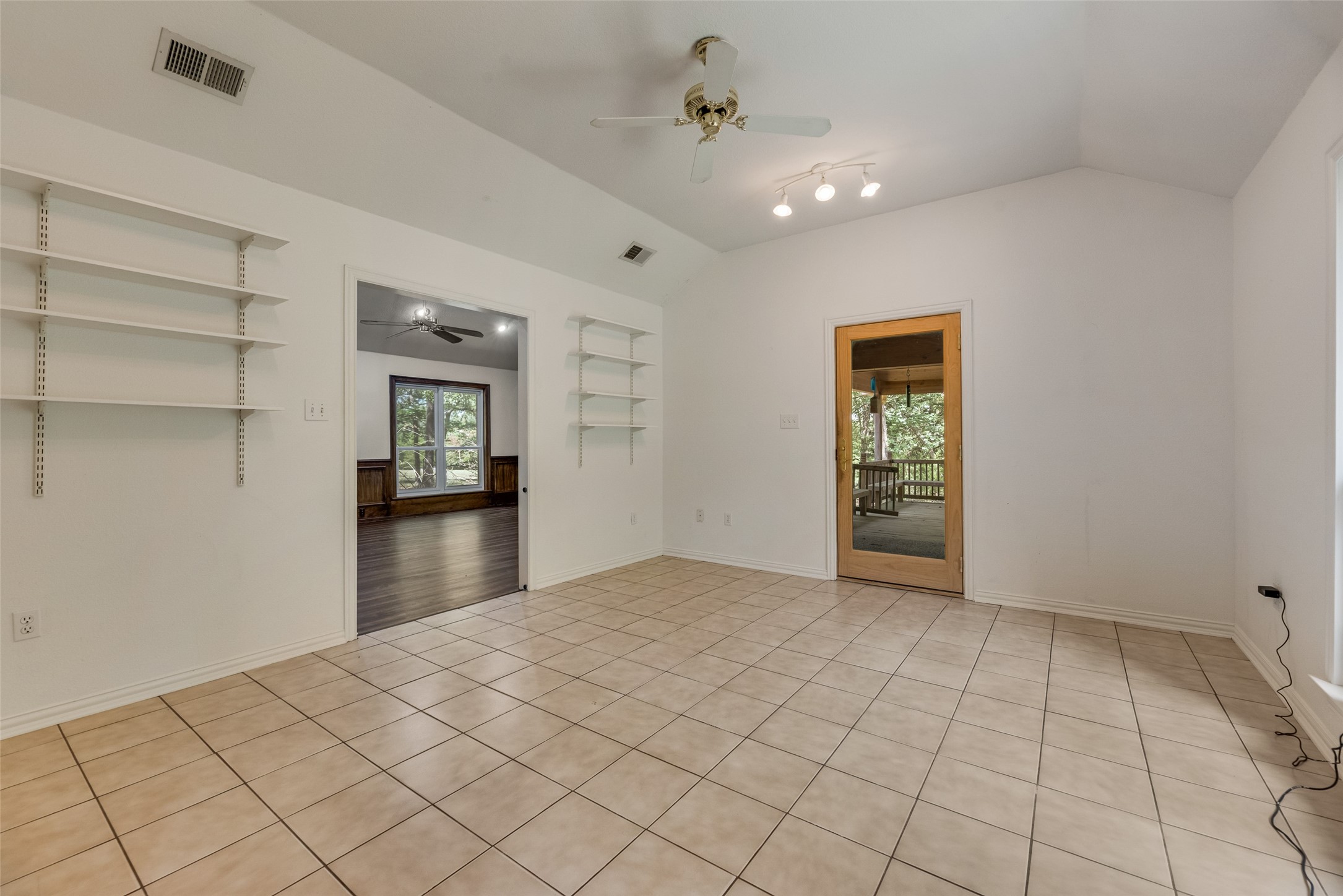 9712 County Road 2432