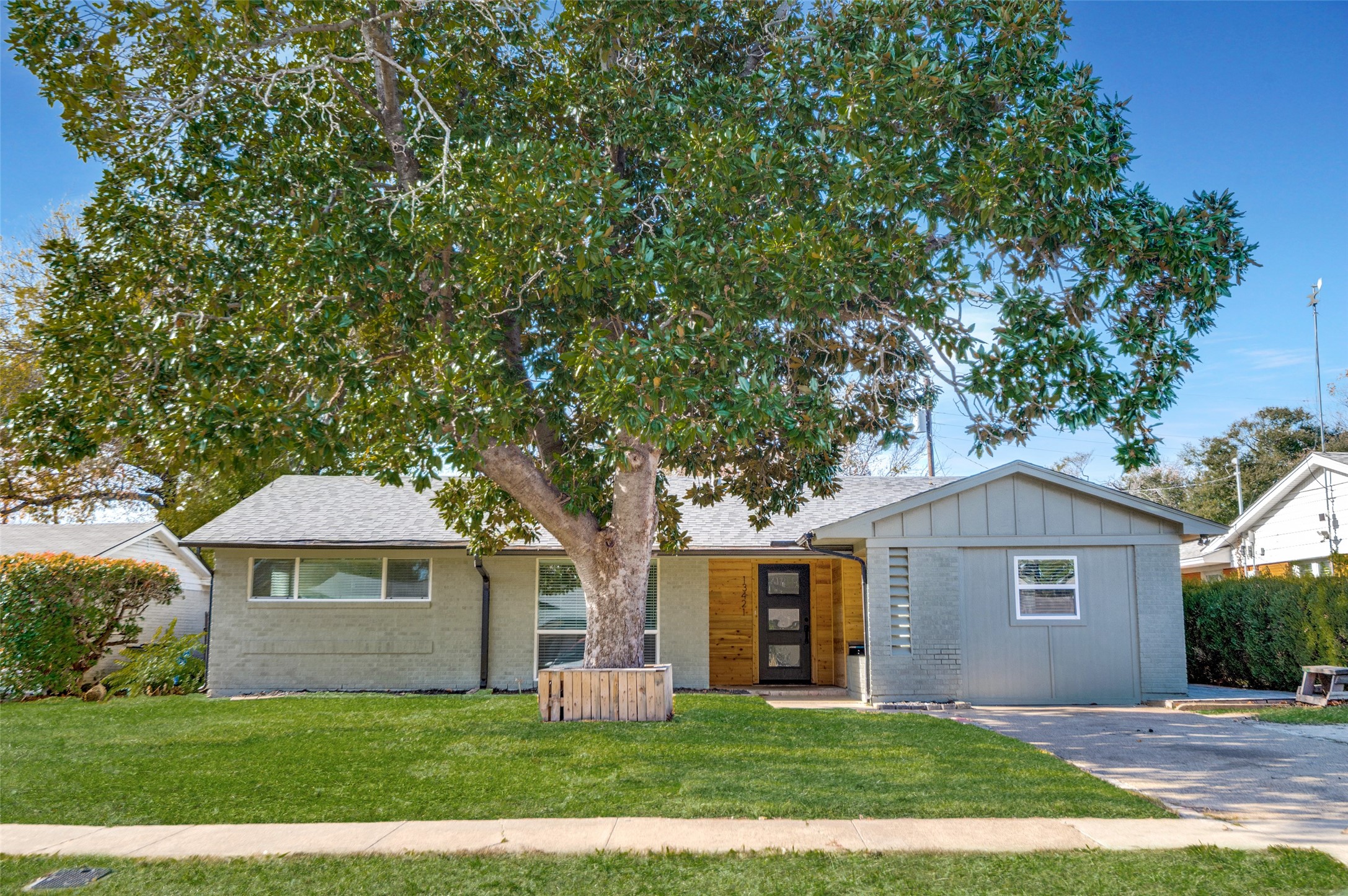 13421 Glenside Drive