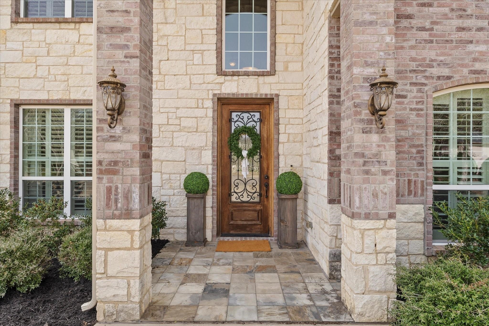 6 Waters Edge Court