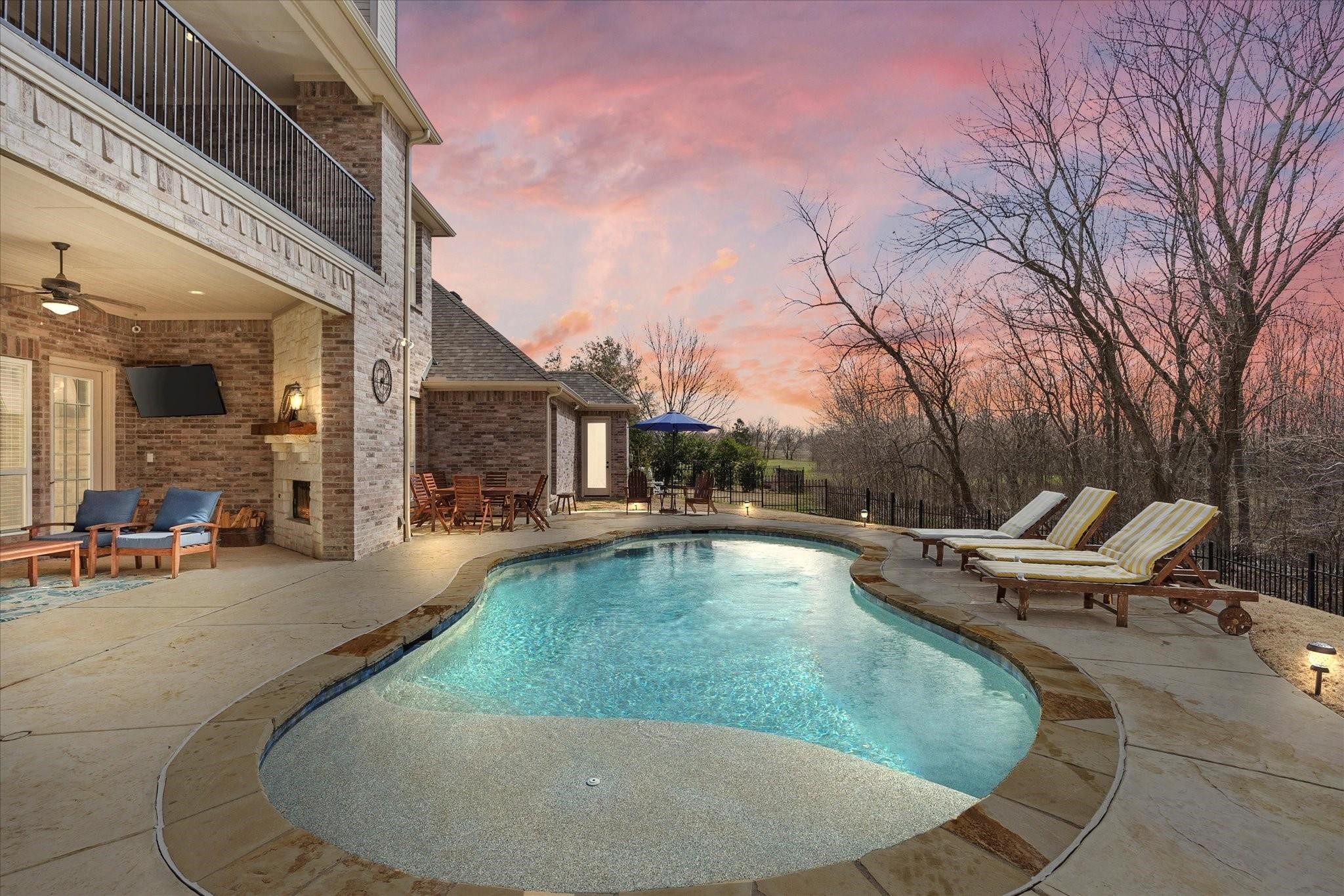 6 Waters Edge Court