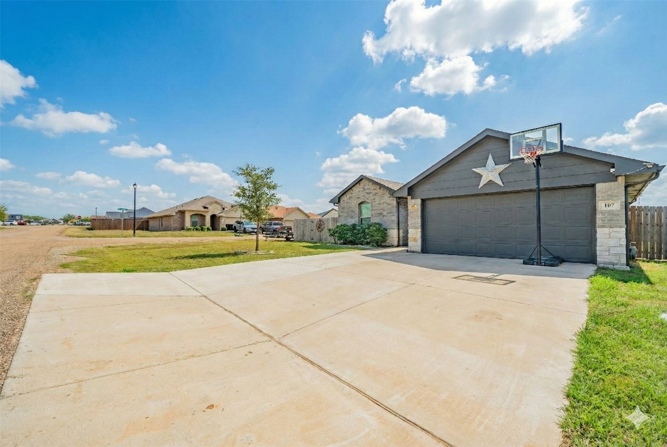 107 Willowbend Loop