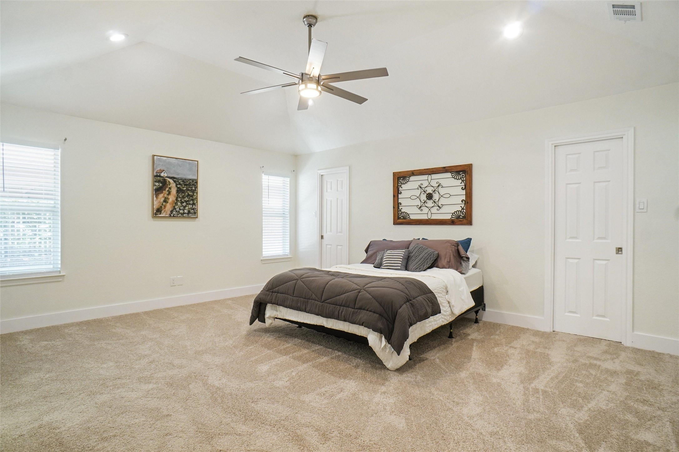 302 Robins Way