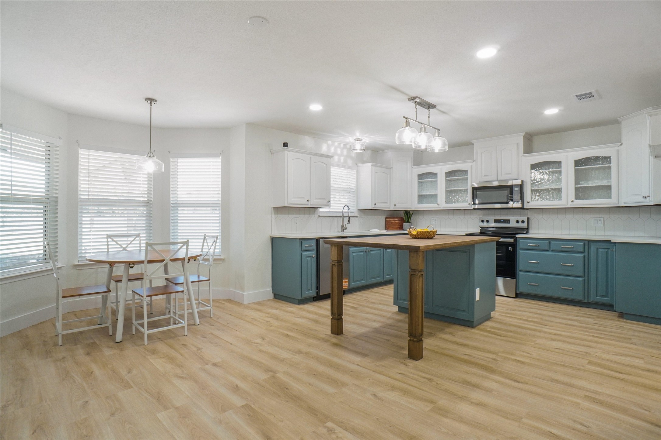 302 Robins Way