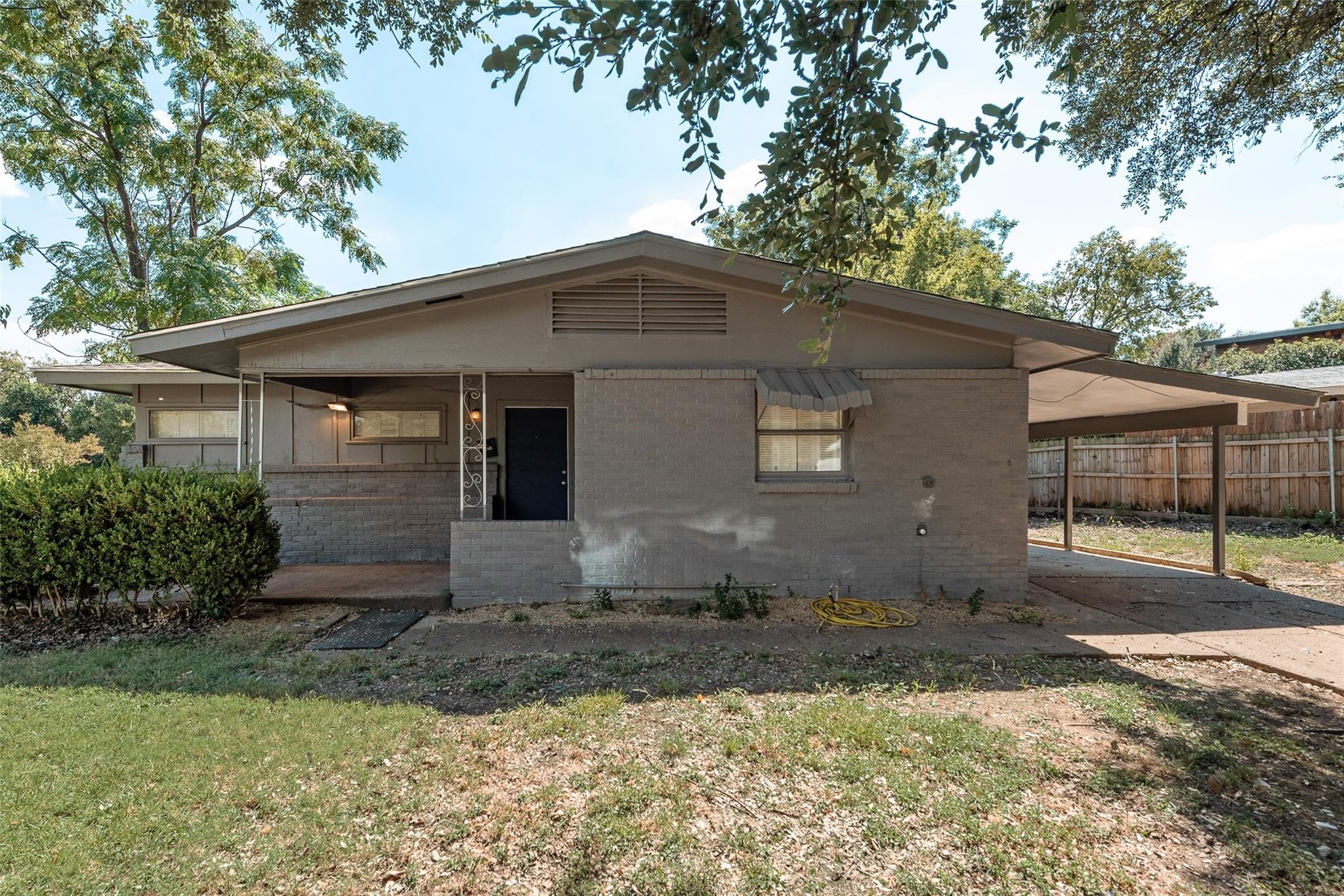 6748 Hialeah Drive