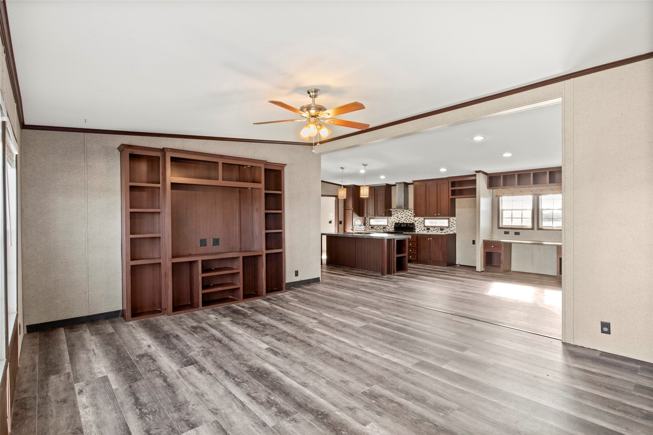 5542 County Road 1043