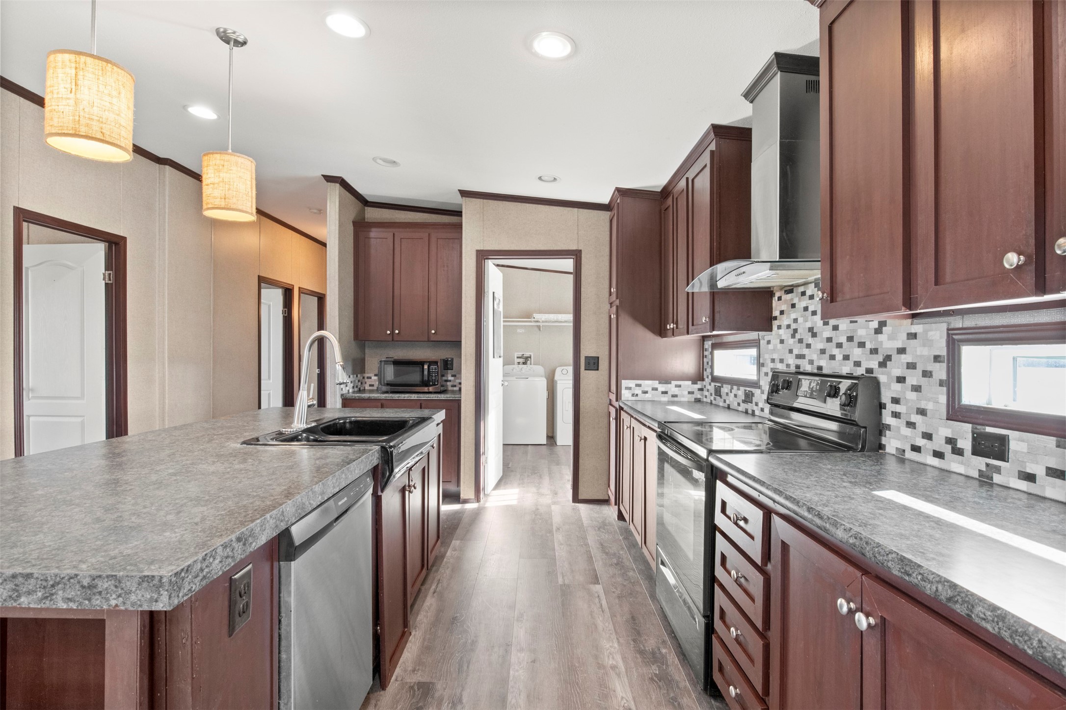 5542 County Road 1043