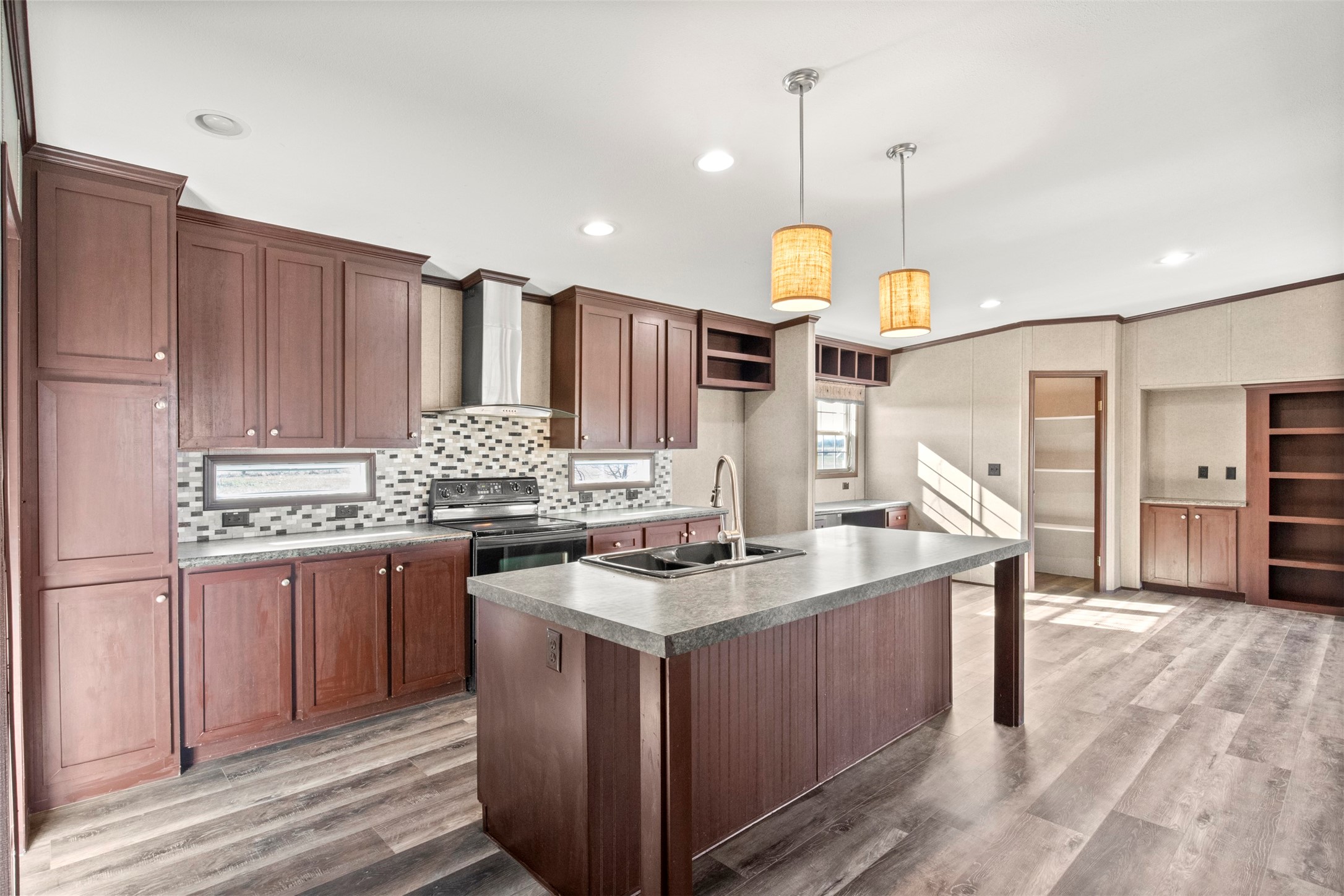 5542 County Road 1043