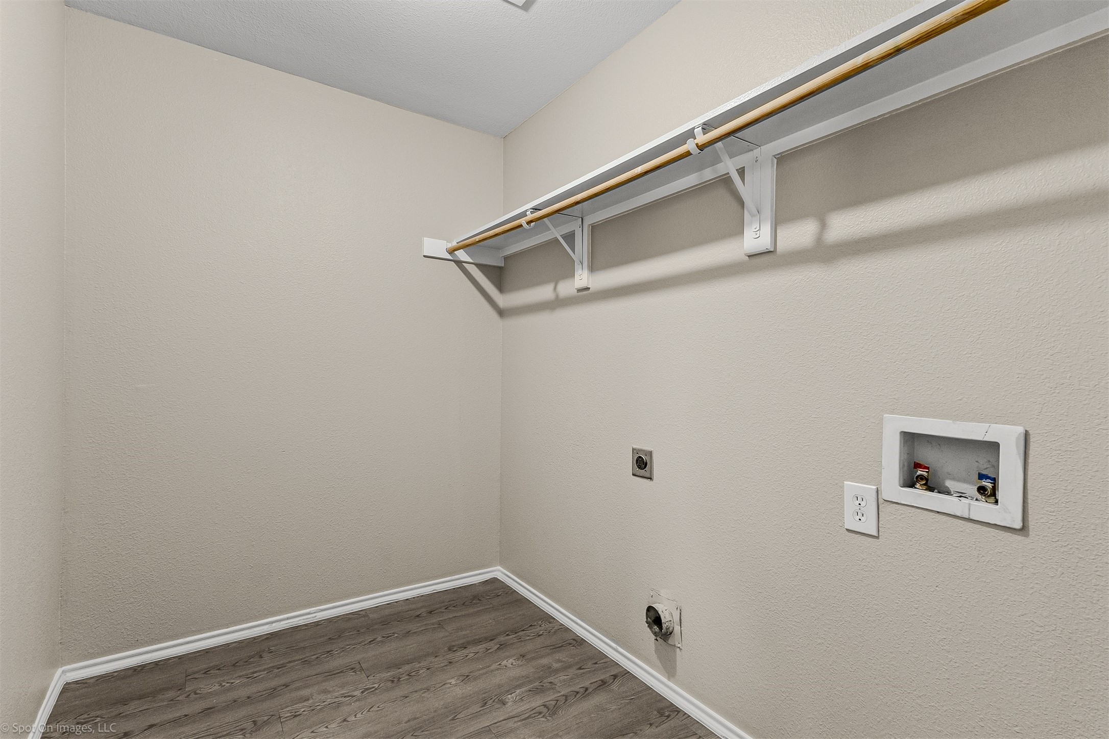 2821 Mockingbird Street