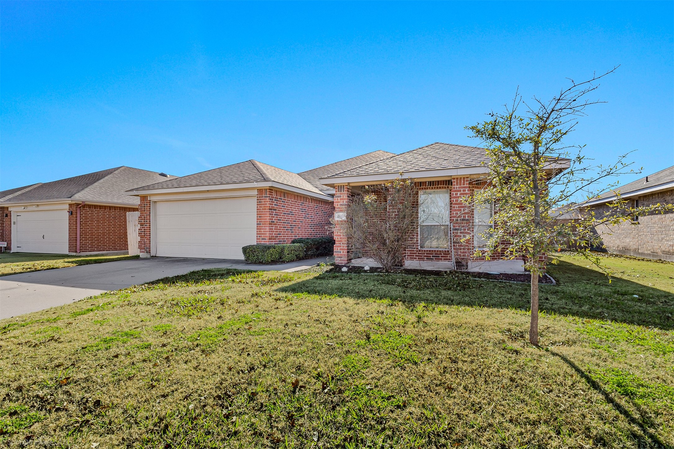 2821 Mockingbird Street