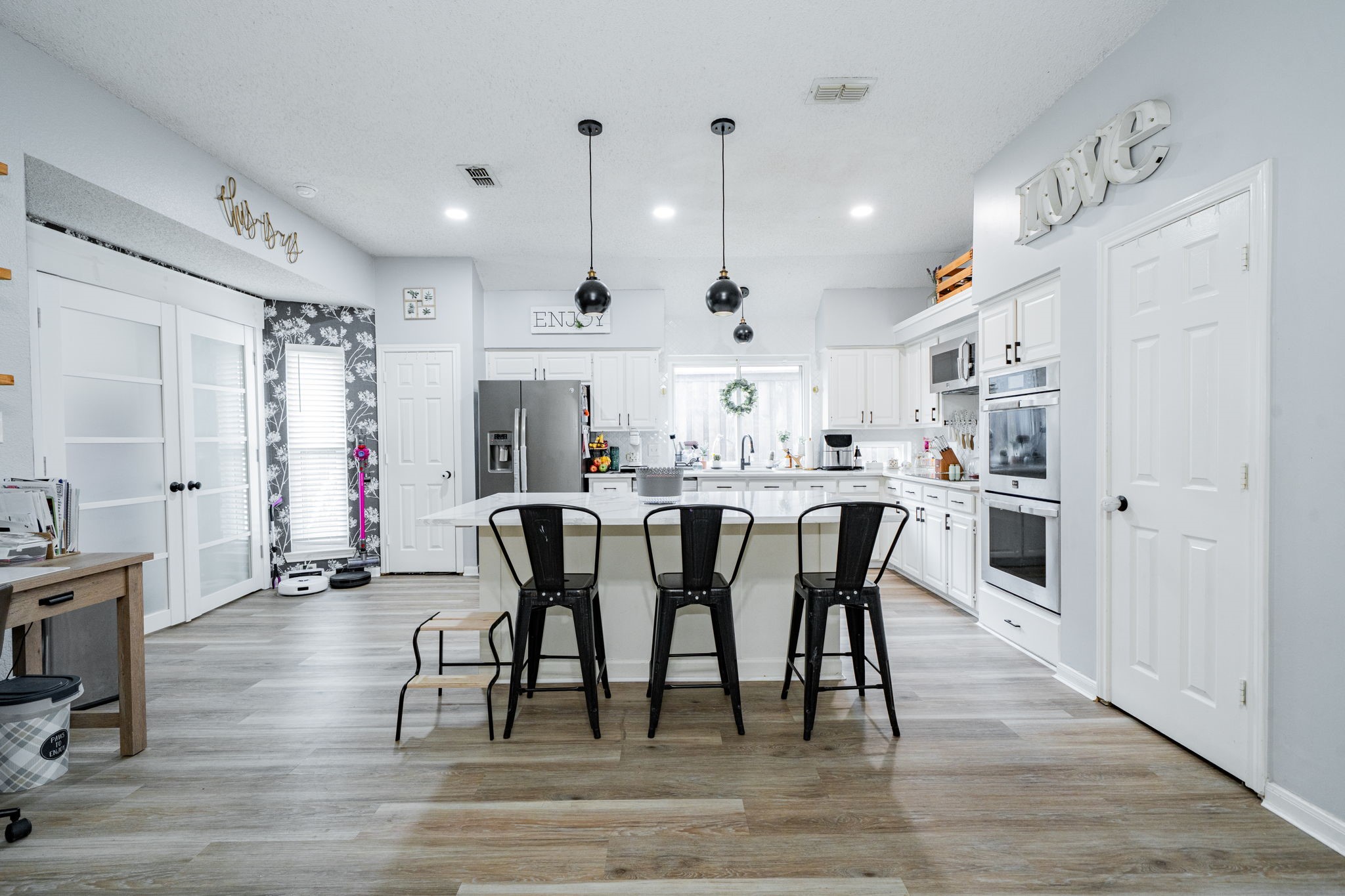 2102 Greenview Drive