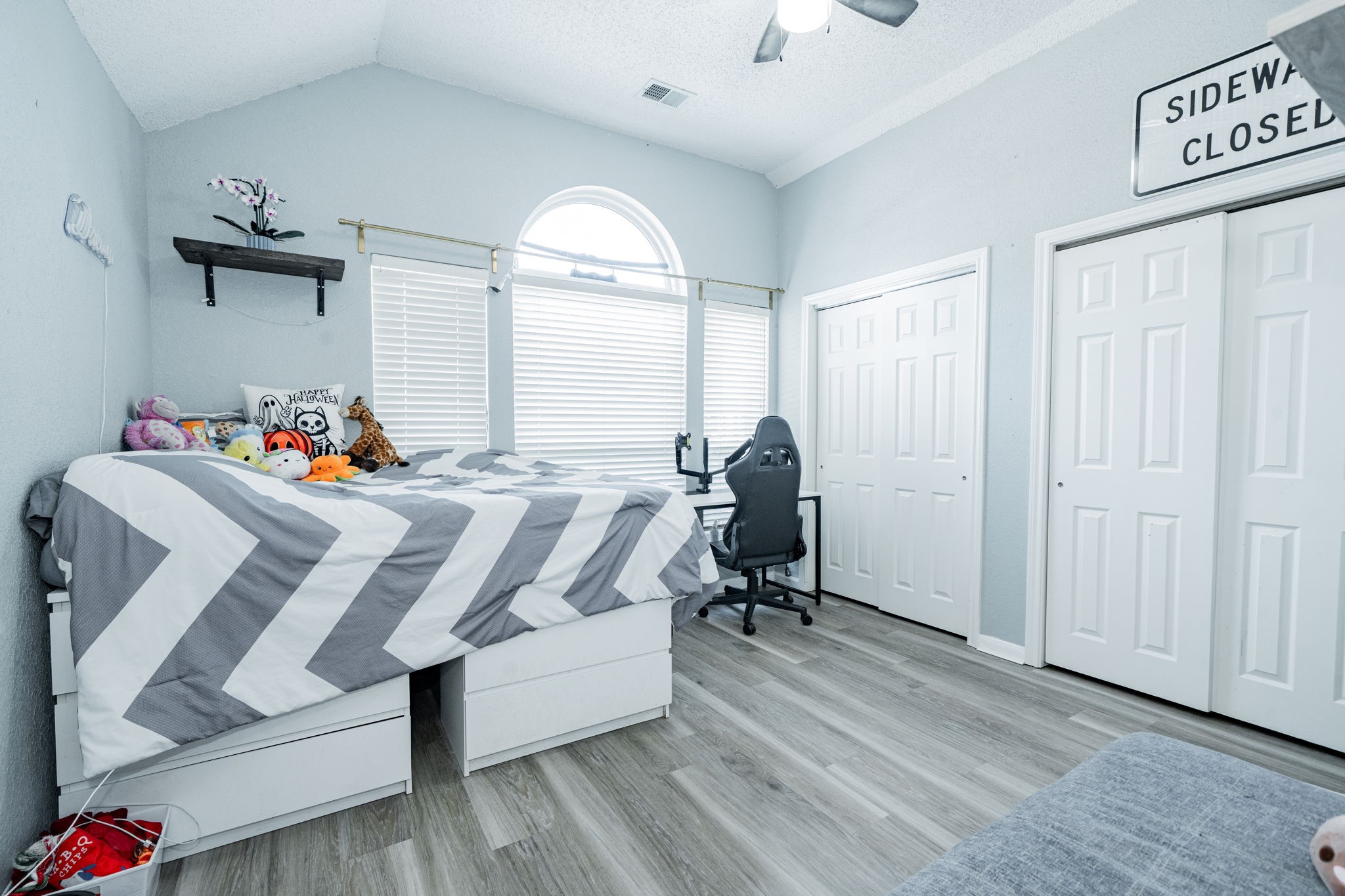 2102 Greenview Drive