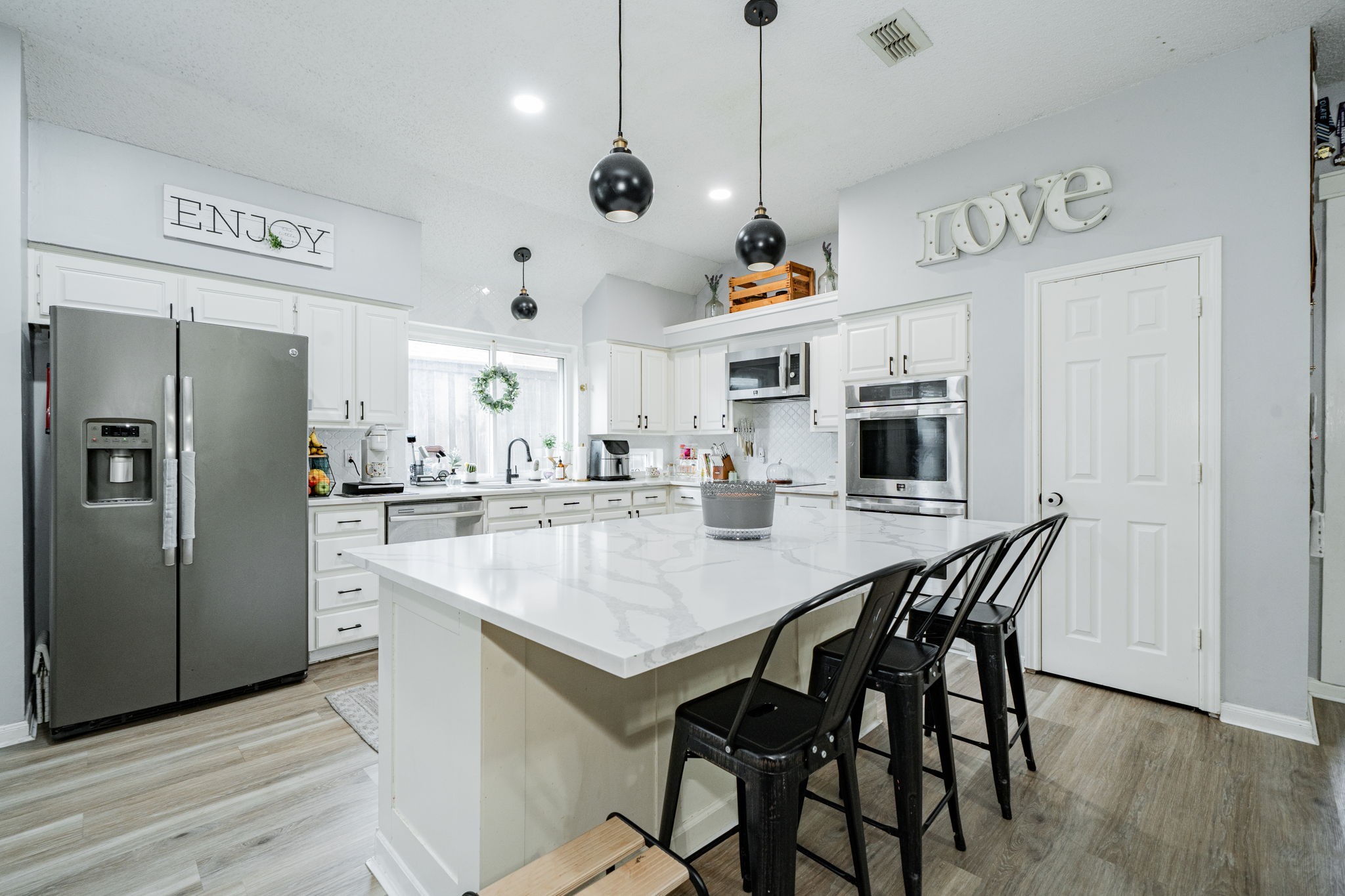 2102 Greenview Drive