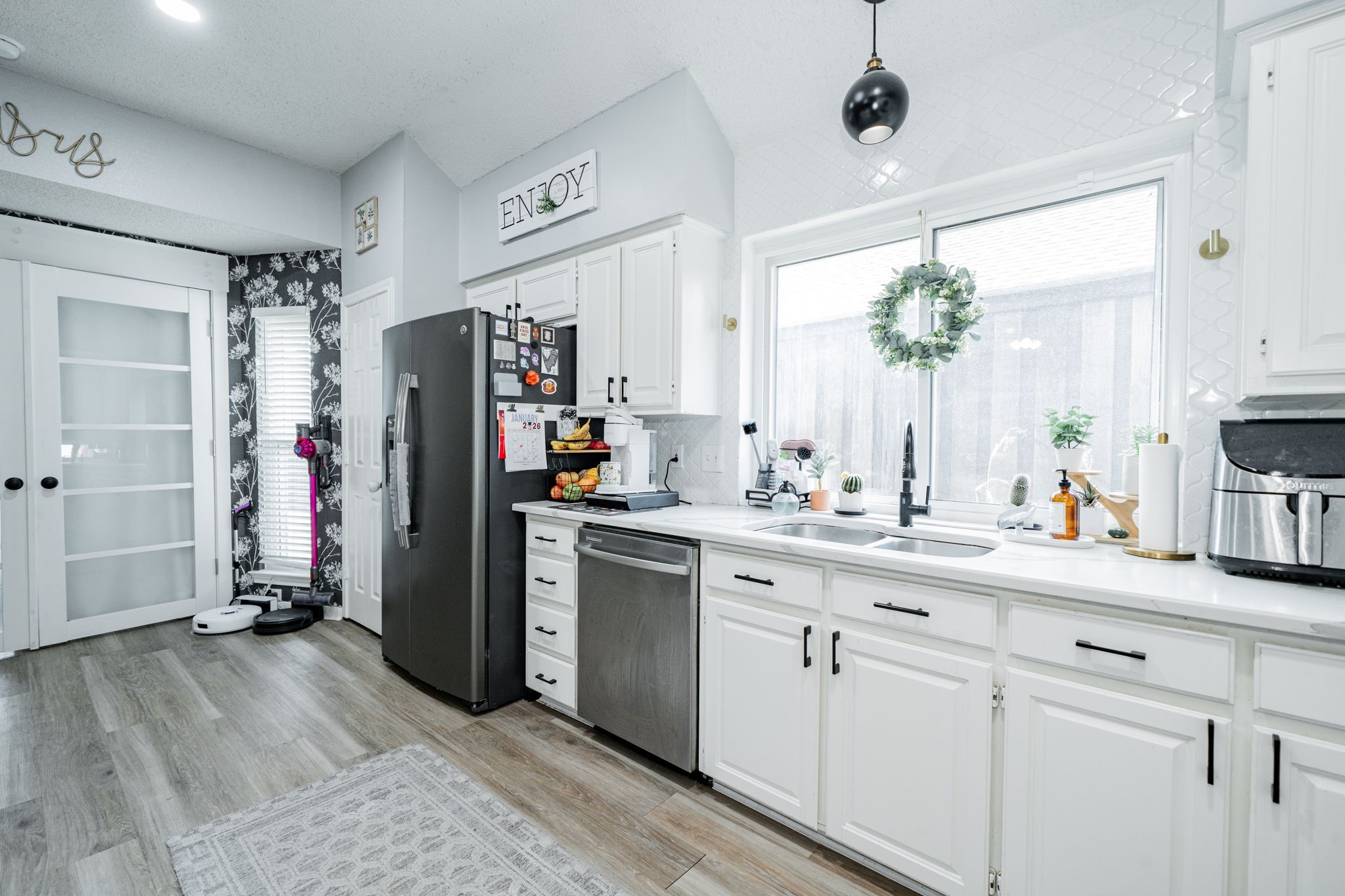 2102 Greenview Drive