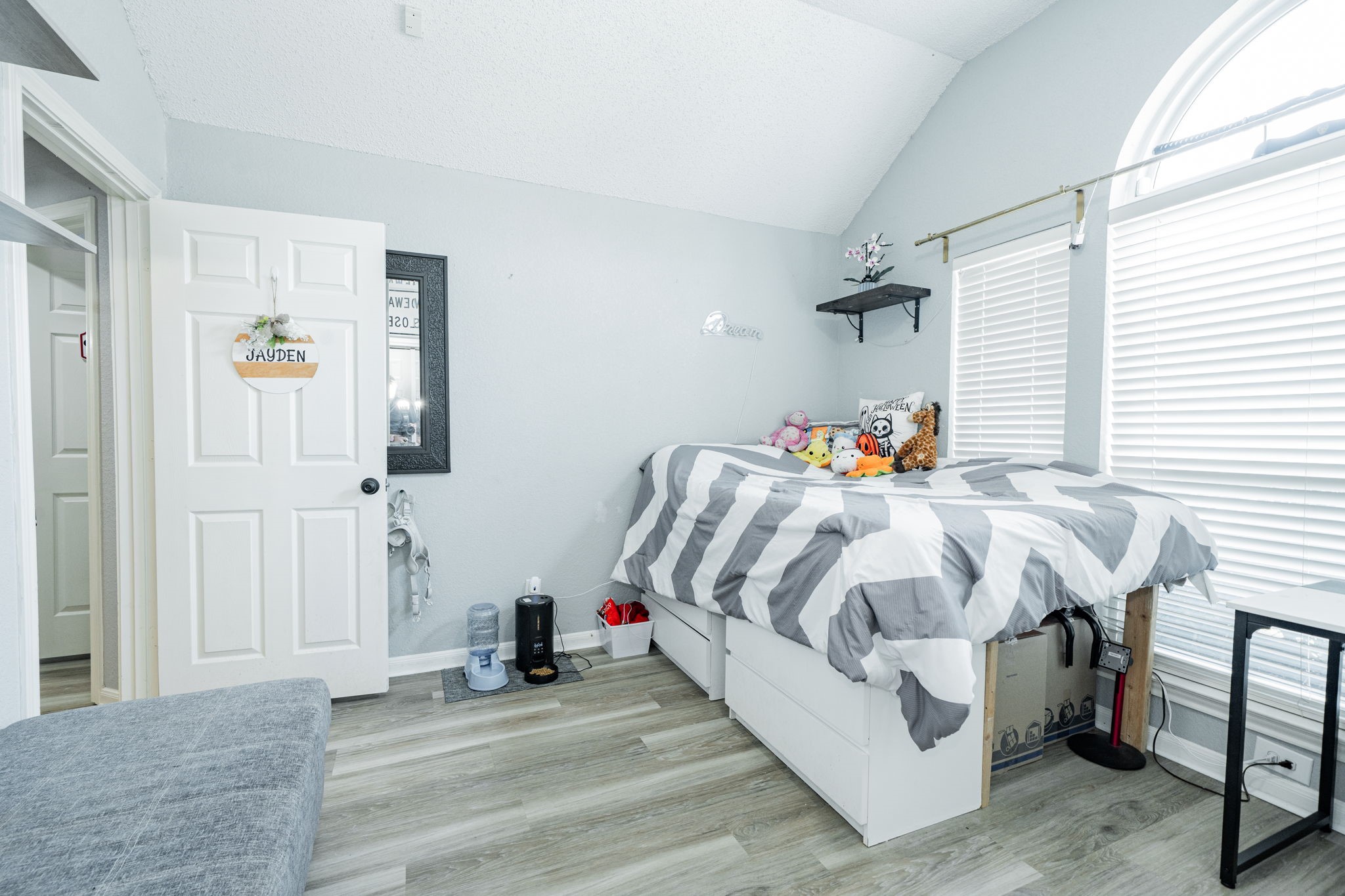 2102 Greenview Drive