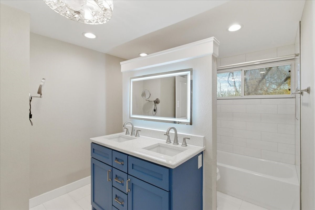 1140 Gloucester Court S