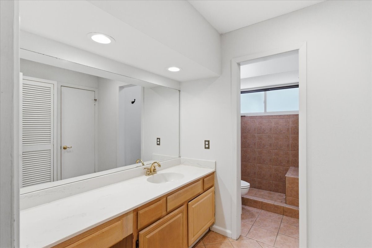 1140 Gloucester Court S