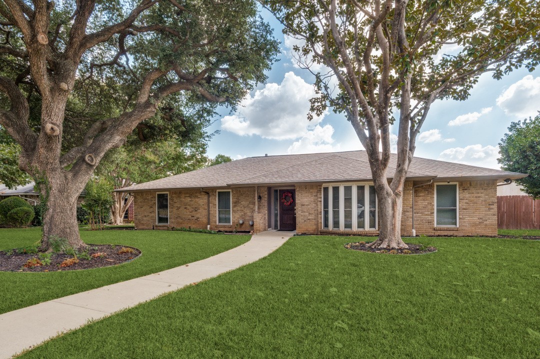 1028 Rosewood